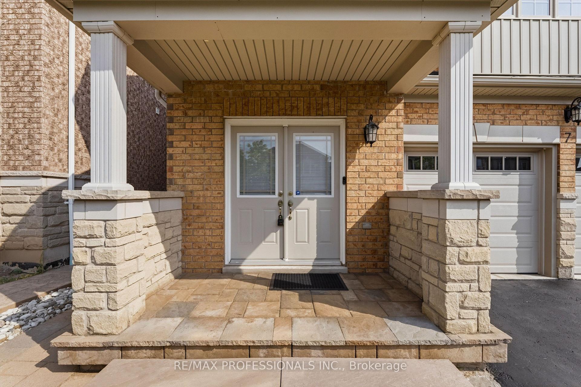 Photo 5 of 7 Iverson Drive, Brampton, Credit Valley — HOMEH