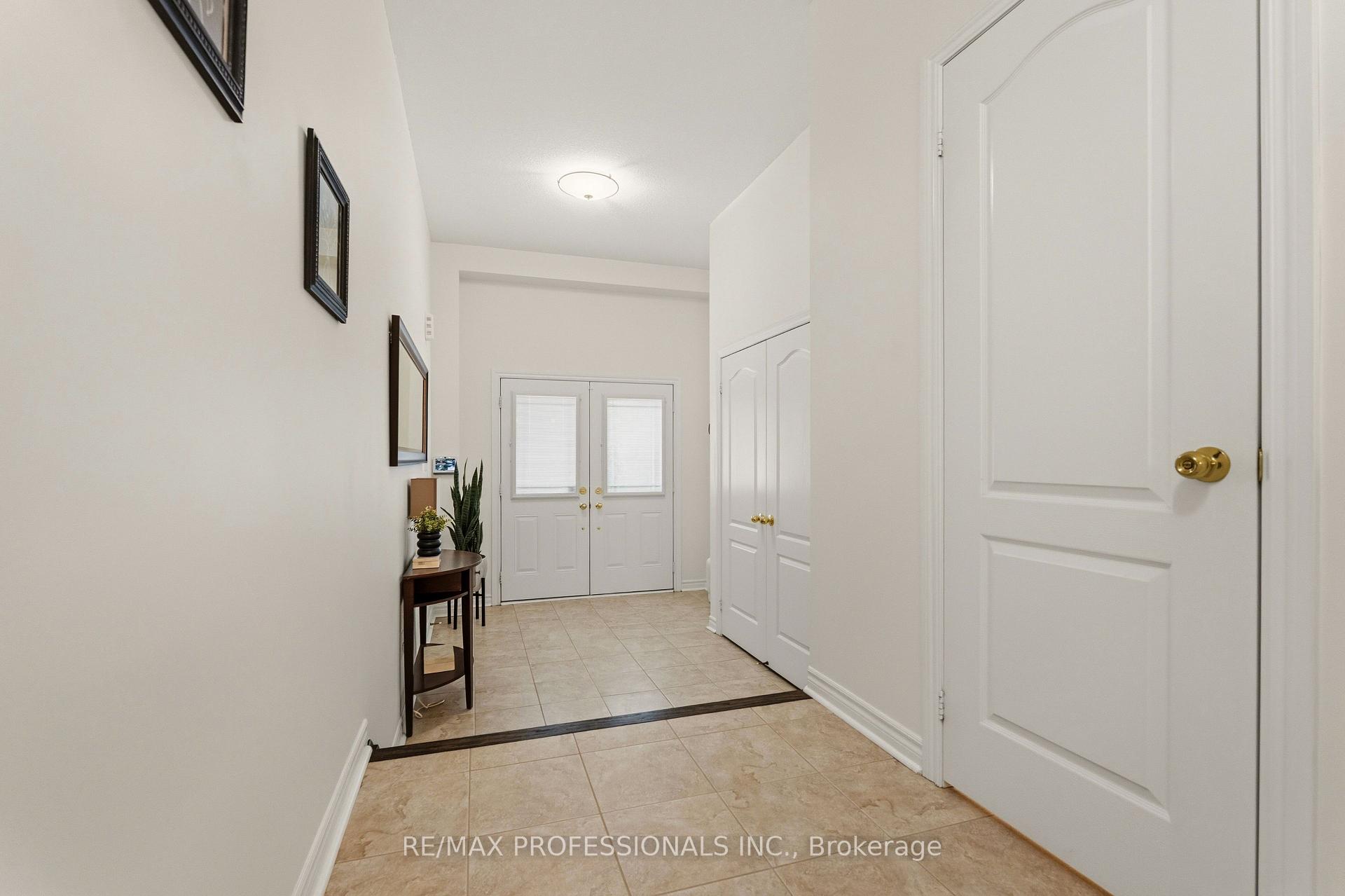 Photo 10 of 7 Iverson Drive, Brampton, Credit Valley — HOMEH