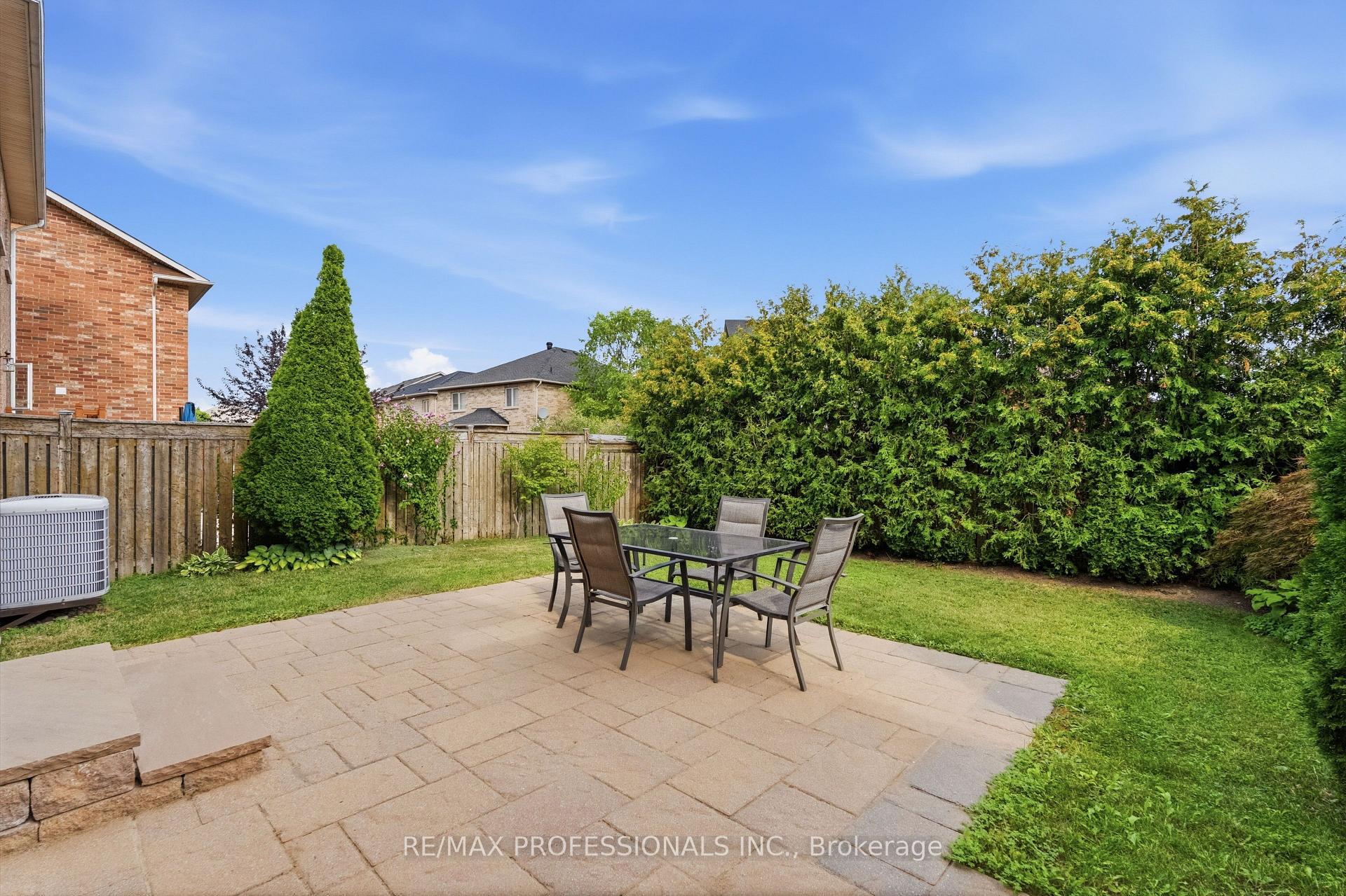 Photo 44 of 7 Iverson Drive, Brampton, Credit Valley — HOMEH
