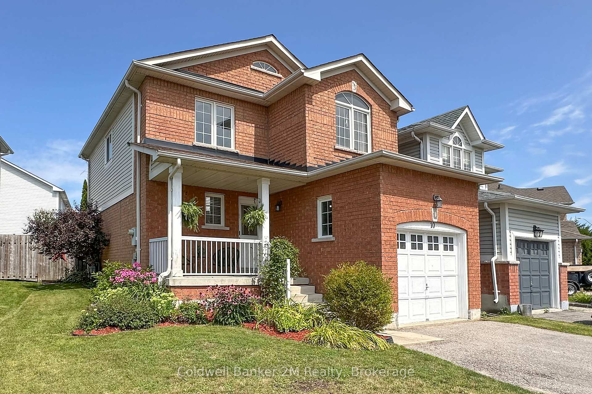 Photo 2 of 10 Eldad Drive, Clarington, Bowmanville — HOMEH