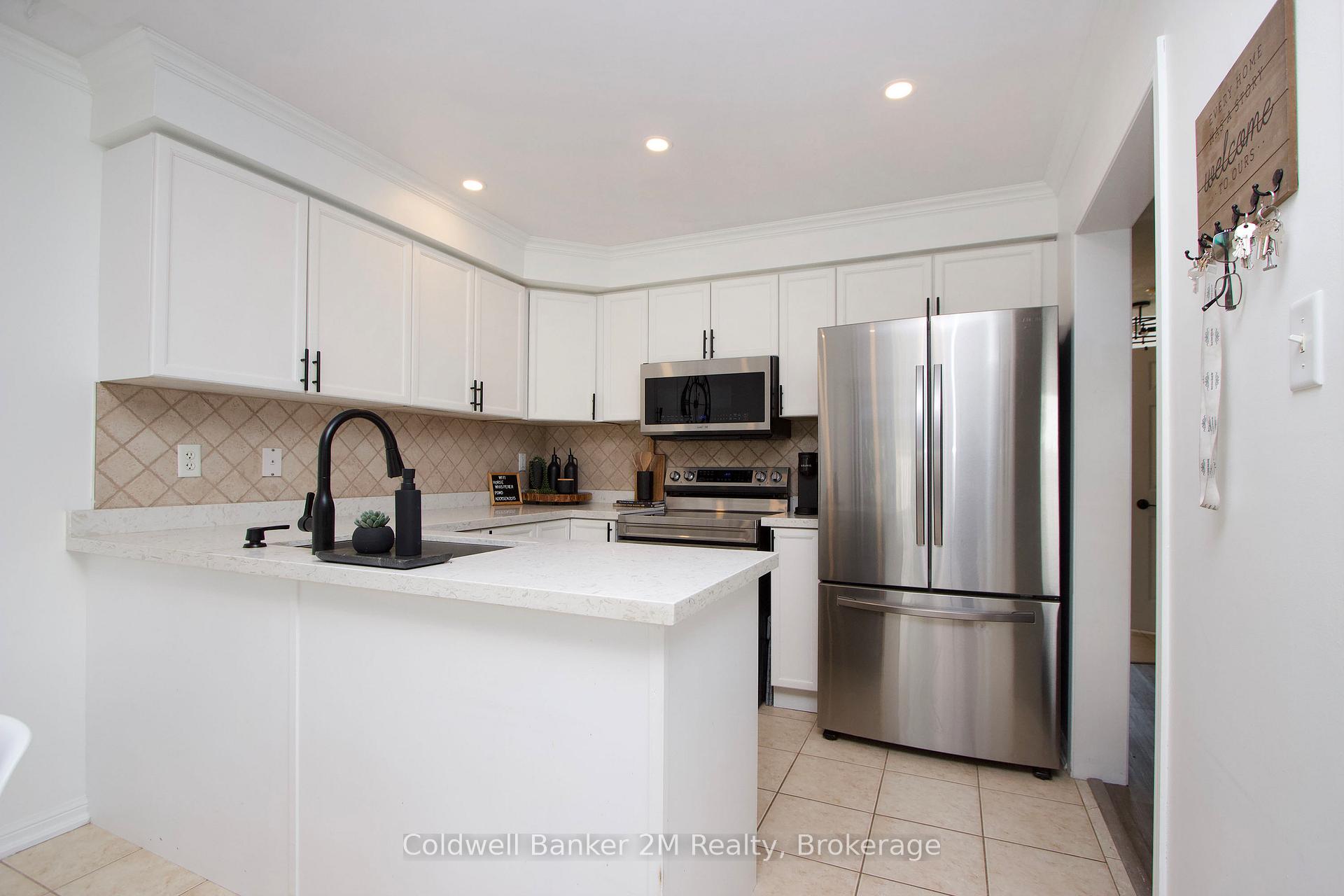 Photo 5 of 10 Eldad Drive, Clarington, Bowmanville — HOMEH