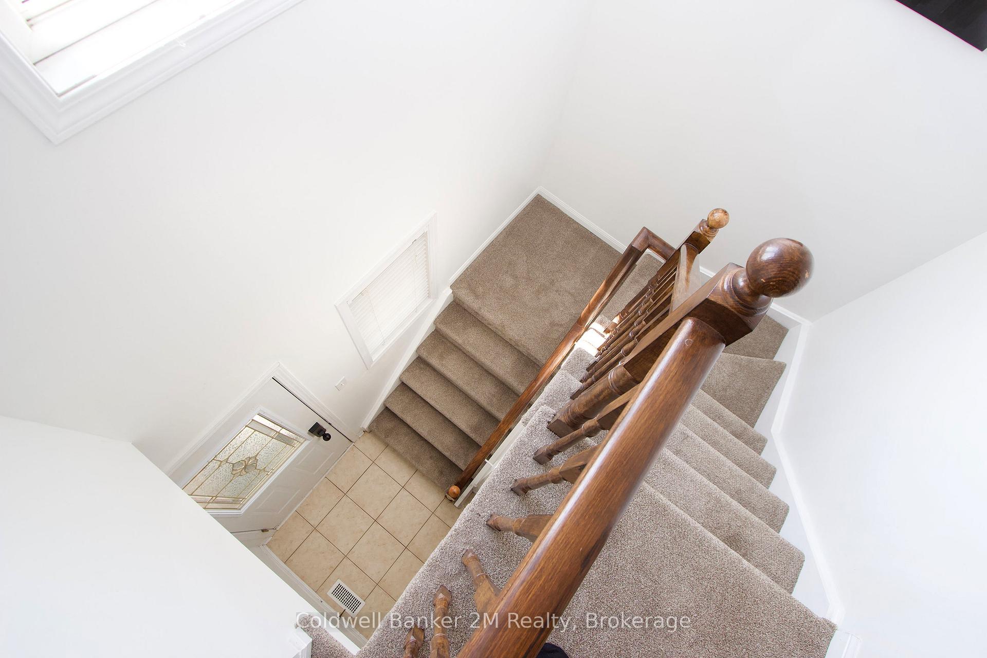 Photo 15 of 10 Eldad Drive, Clarington, Bowmanville — HOMEH