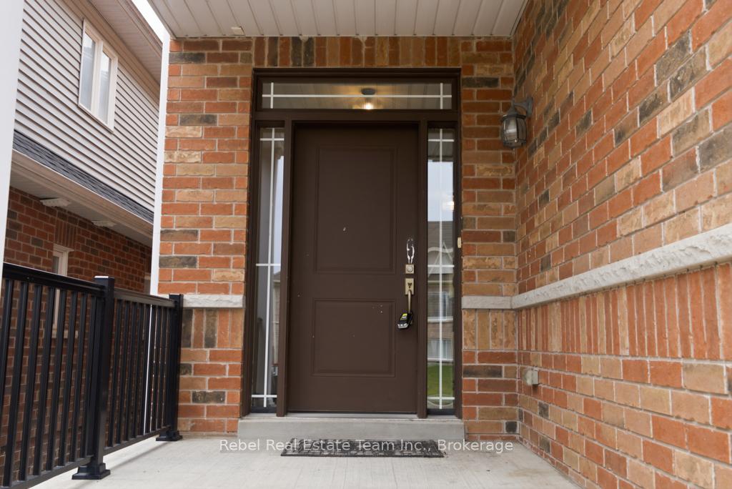 Photo 4 of 1849 Silverstone Crescent, Oshawa, Samac — HOMEH