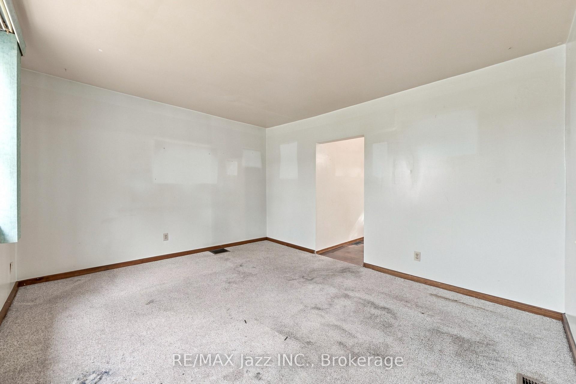 Photo 4 of 119 West Street W, Belleville, Belleville Ward — HOMEH