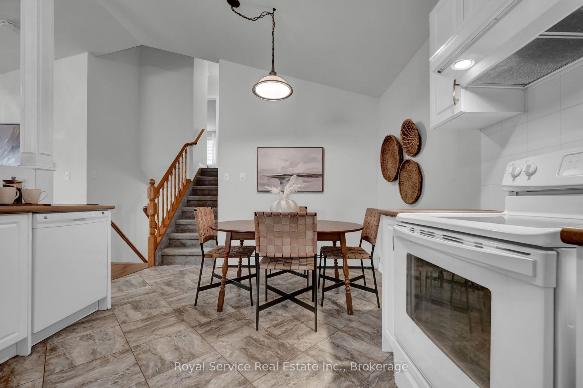 Photo 13 of 33 Mallory Street, Clarington, Courtice — HOMEH