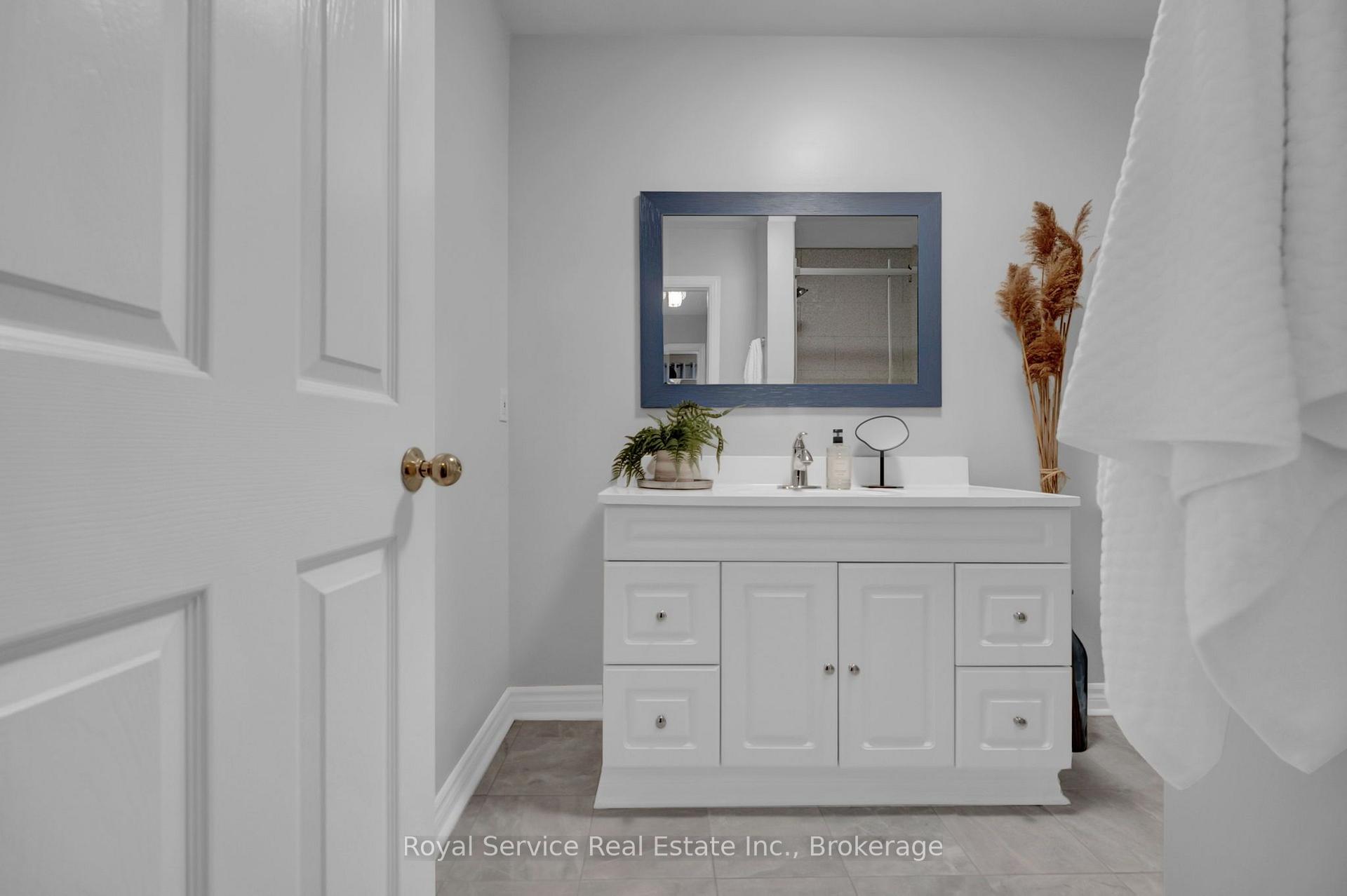 Photo 37 of 33 Mallory Street, Clarington, Courtice — HOMEH
