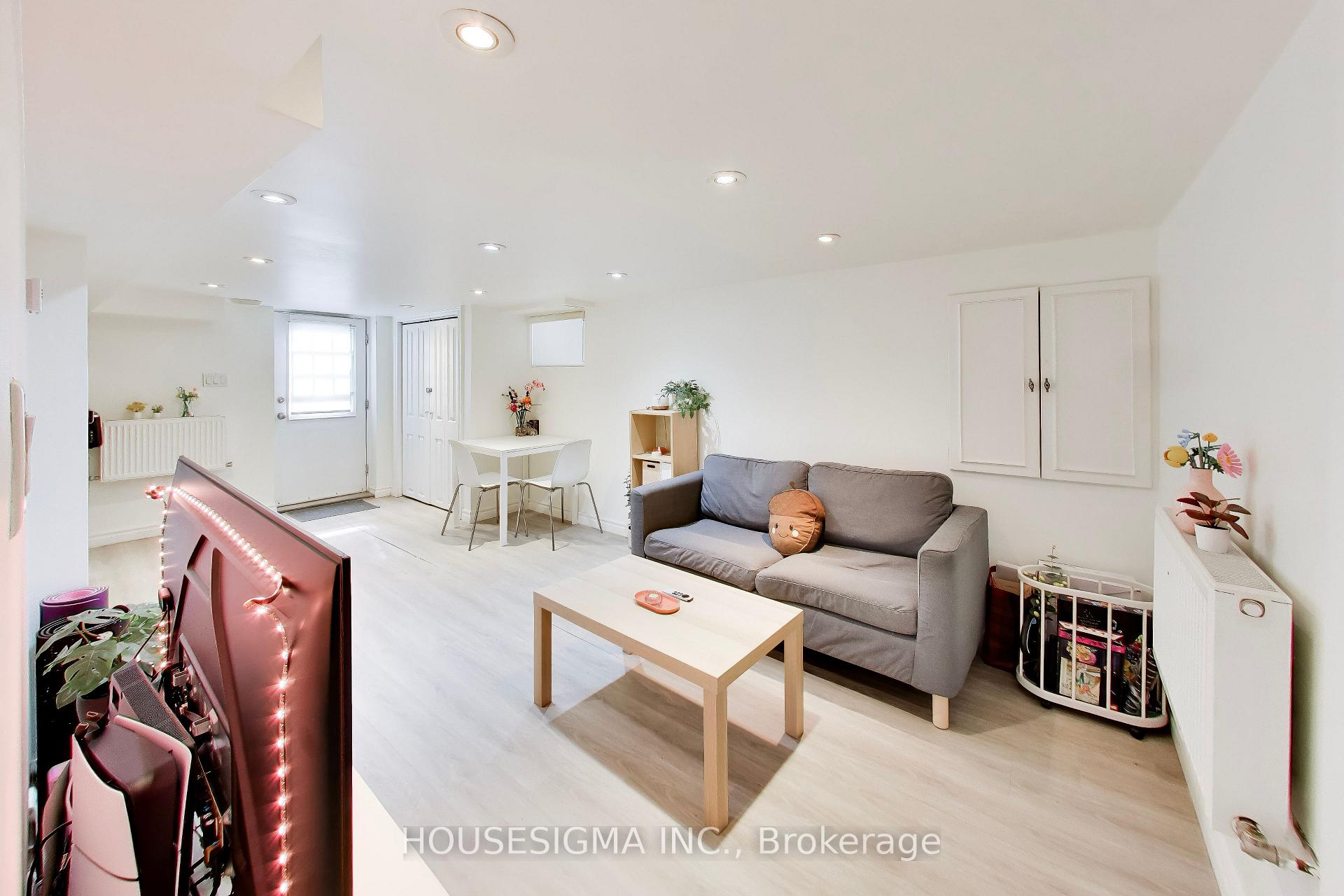 Photo 2 of Unit Basement, 152 Linsmore Crescent, Toronto, Danforth Village-East York — HOMEH