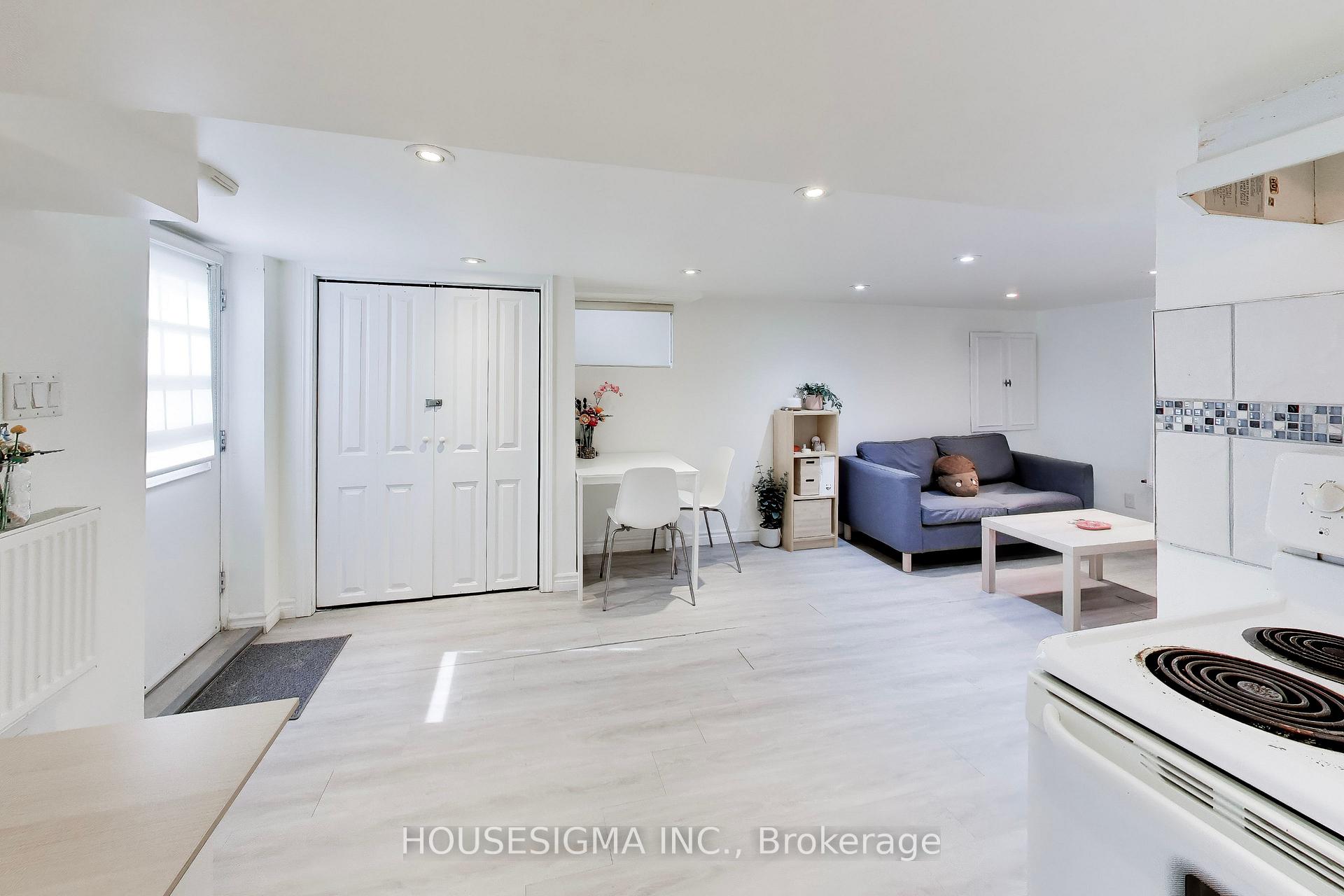 Photo 3 of Unit Basement, 152 Linsmore Crescent, Toronto, Danforth Village-East York — HOMEH