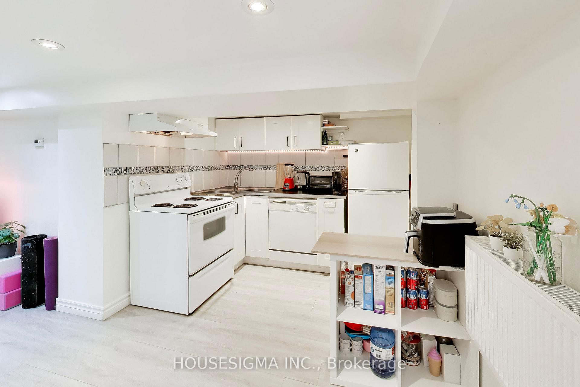Photo 5 of Unit Basement, 152 Linsmore Crescent, Toronto, Danforth Village-East York — HOMEH