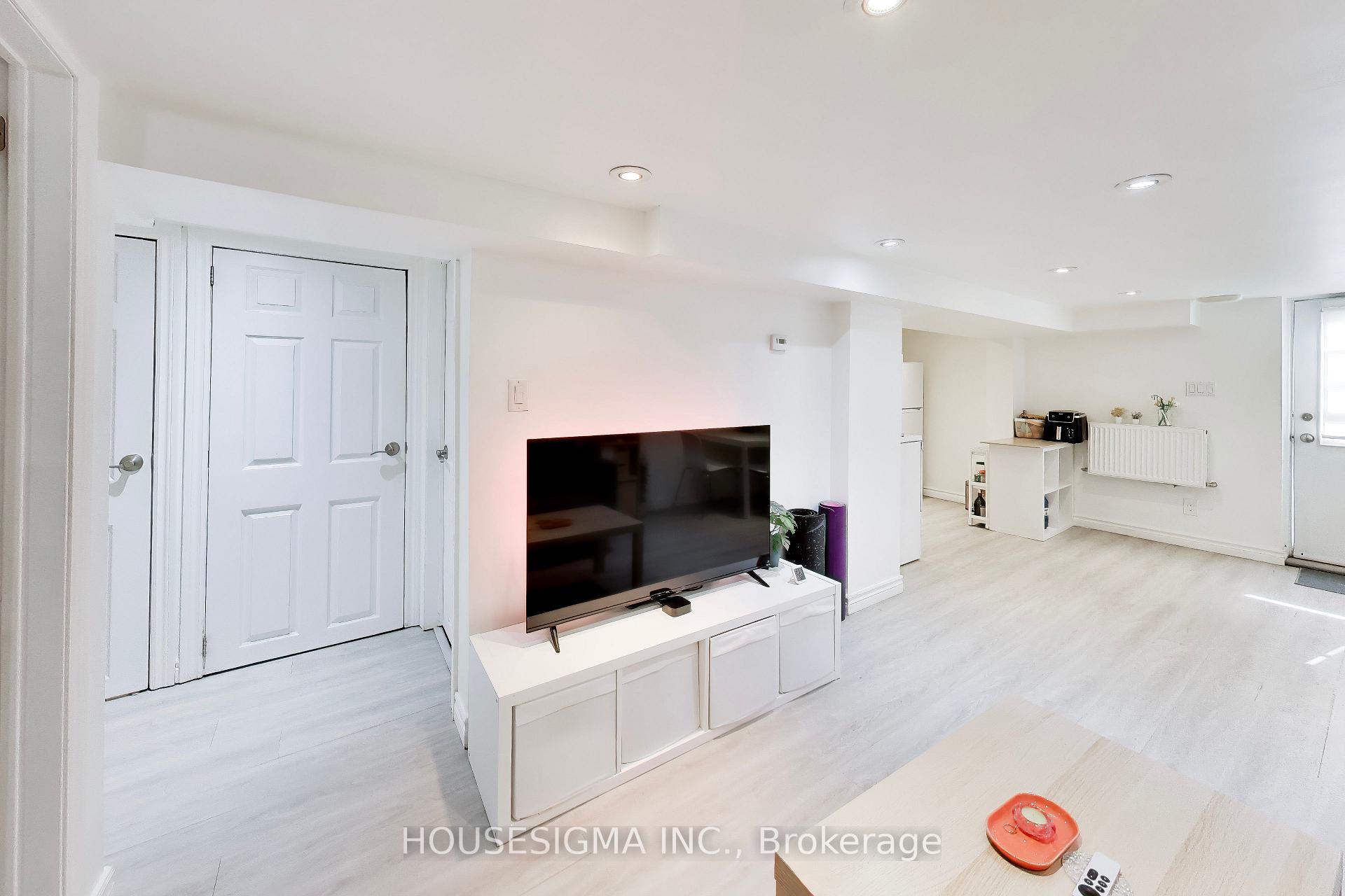 Photo 7 of Unit Basement, 152 Linsmore Crescent, Toronto, Danforth Village-East York — HOMEH