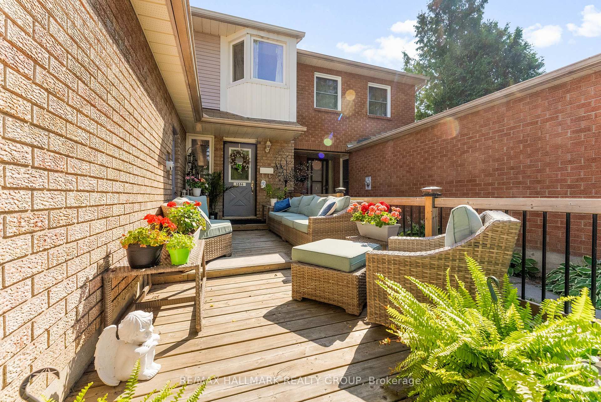 Photo 2 of 1446 Deavy Way, Ottawa, Bilberry Creek/Queenswood Heights — HOMEH