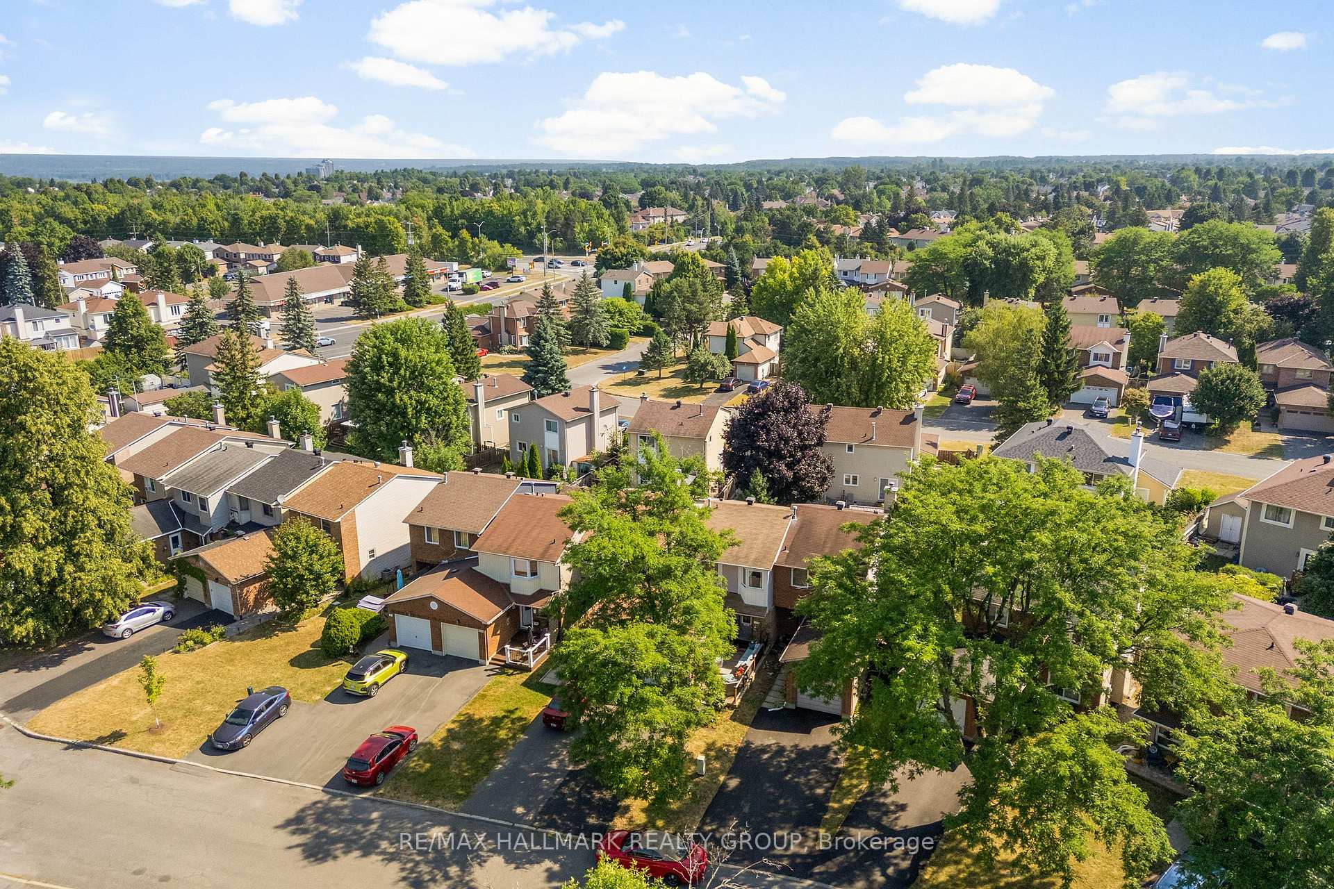 Photo 4 of 1446 Deavy Way, Ottawa, Bilberry Creek/Queenswood Heights — HOMEH