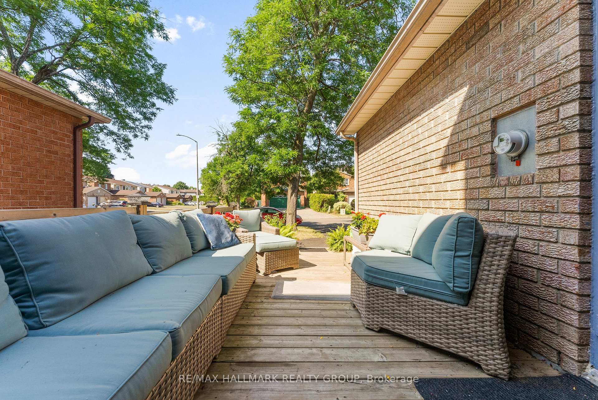 Photo 5 of 1446 Deavy Way, Ottawa, Bilberry Creek/Queenswood Heights — HOMEH