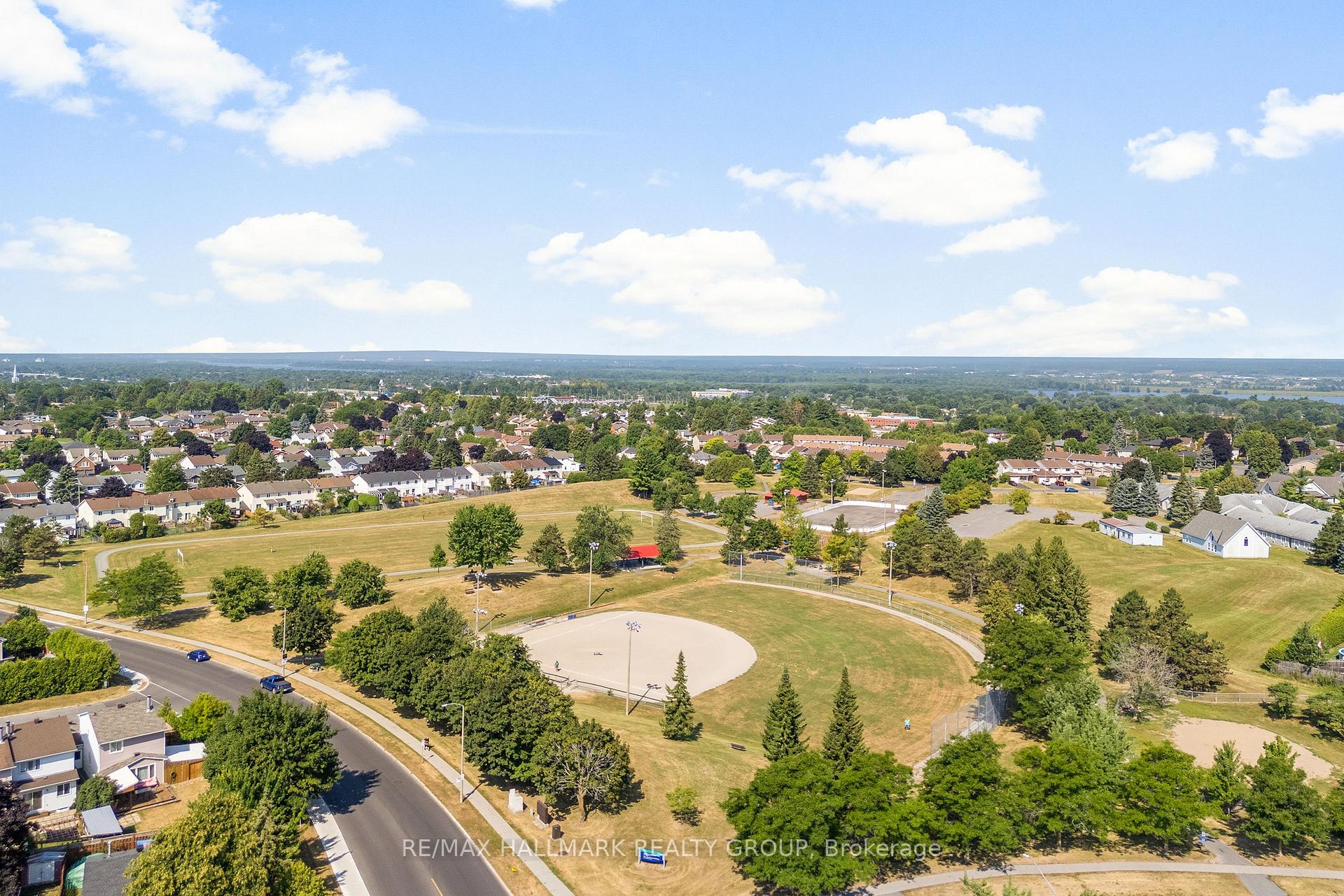 Photo 7 of 1446 Deavy Way, Ottawa, Bilberry Creek/Queenswood Heights — HOMEH