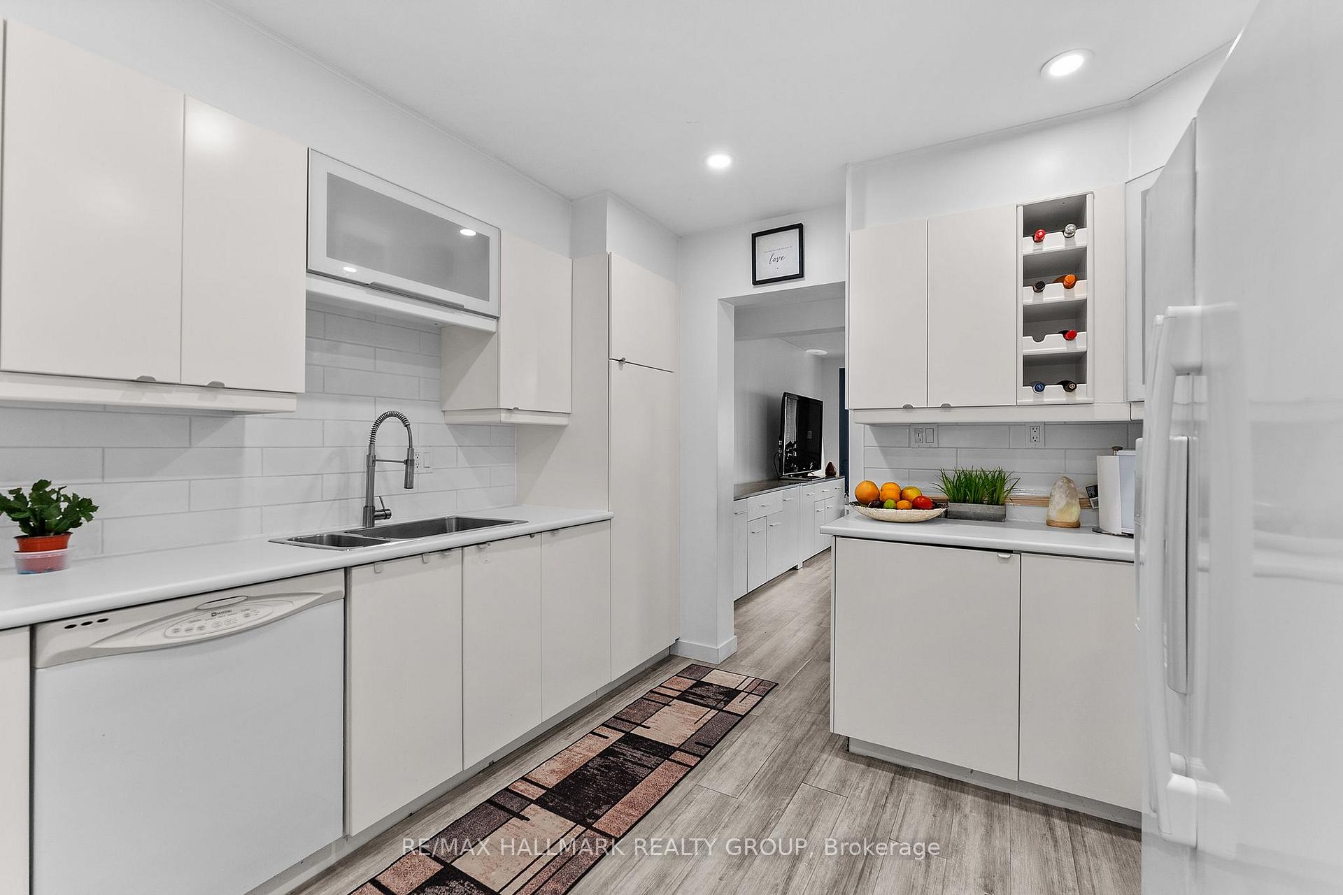 Photo 12 of 1446 Deavy Way, Ottawa, Bilberry Creek/Queenswood Heights — HOMEH