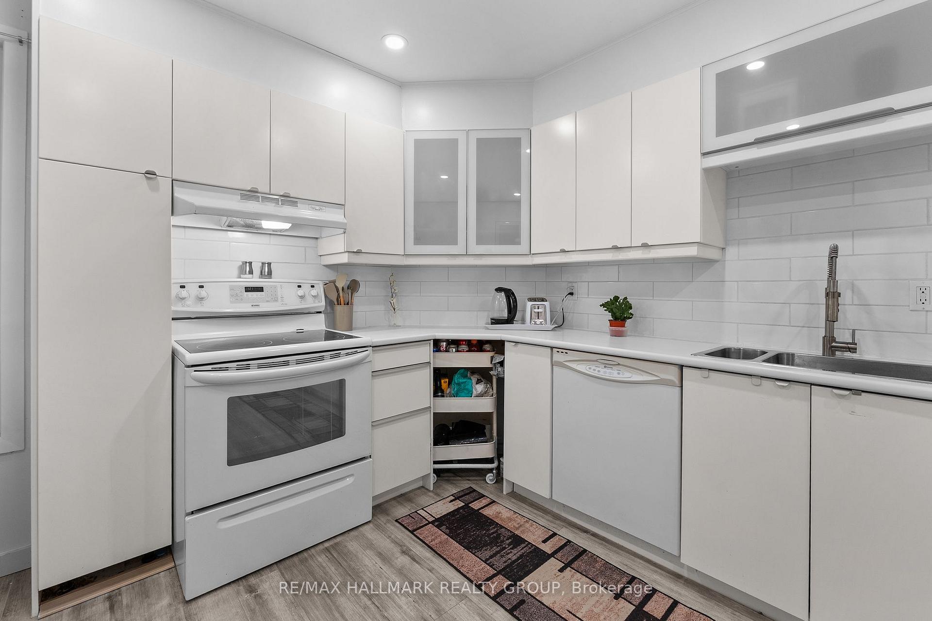 Photo 14 of 1446 Deavy Way, Ottawa, Bilberry Creek/Queenswood Heights — HOMEH