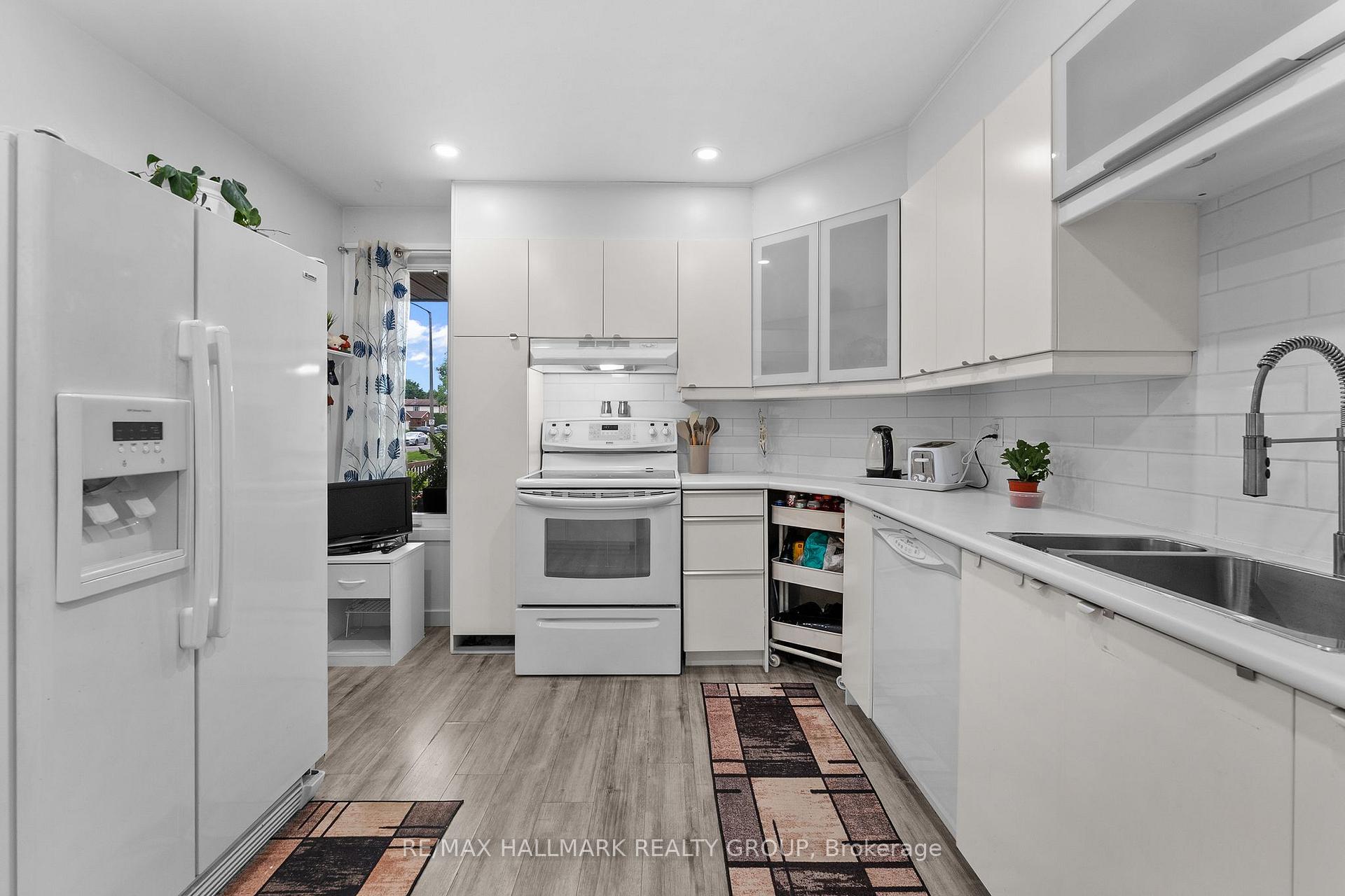 Photo 15 of 1446 Deavy Way, Ottawa, Bilberry Creek/Queenswood Heights — HOMEH