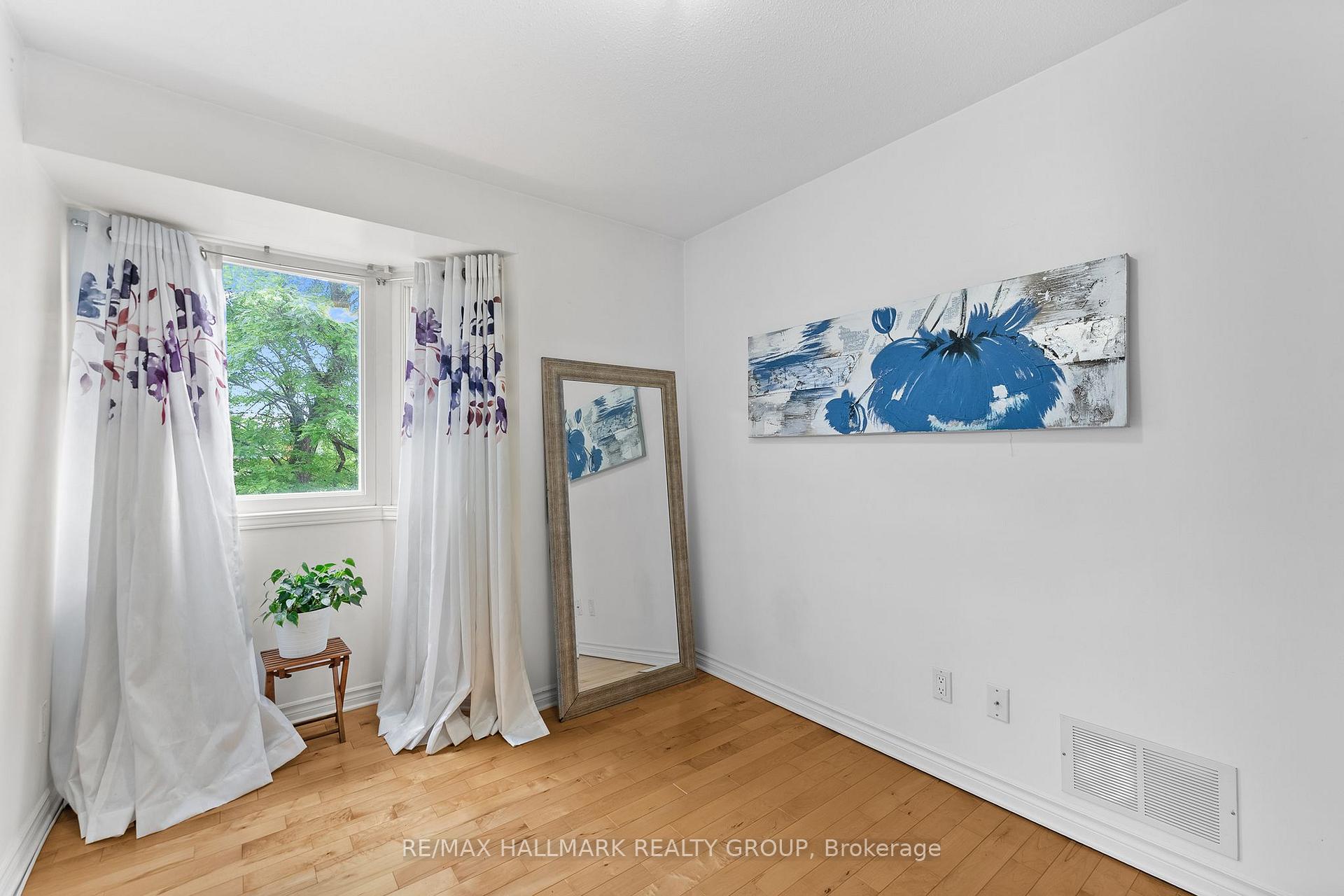 Photo 31 of 1446 Deavy Way, Ottawa, Bilberry Creek/Queenswood Heights — HOMEH