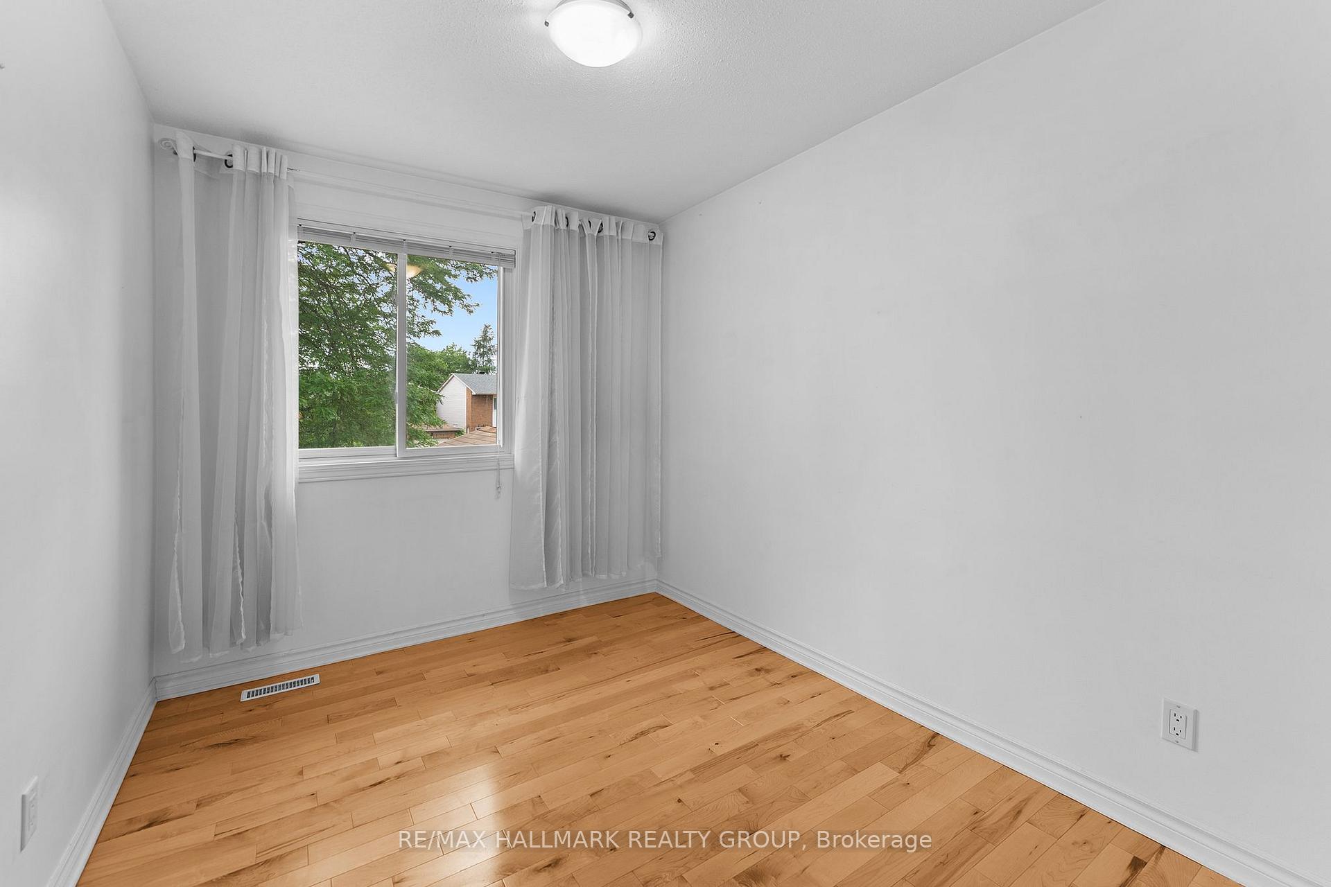 Photo 33 of 1446 Deavy Way, Ottawa, Bilberry Creek/Queenswood Heights — HOMEH