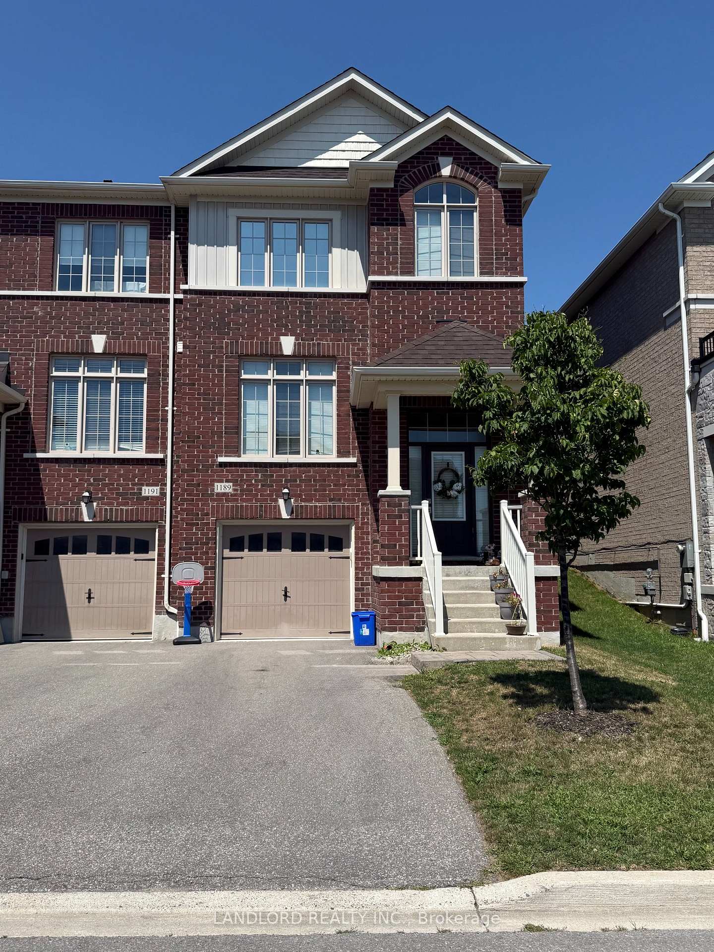 Photo 2 of 1189 Cactus Crescent, Pickering, Rural Pickering — HOMEH