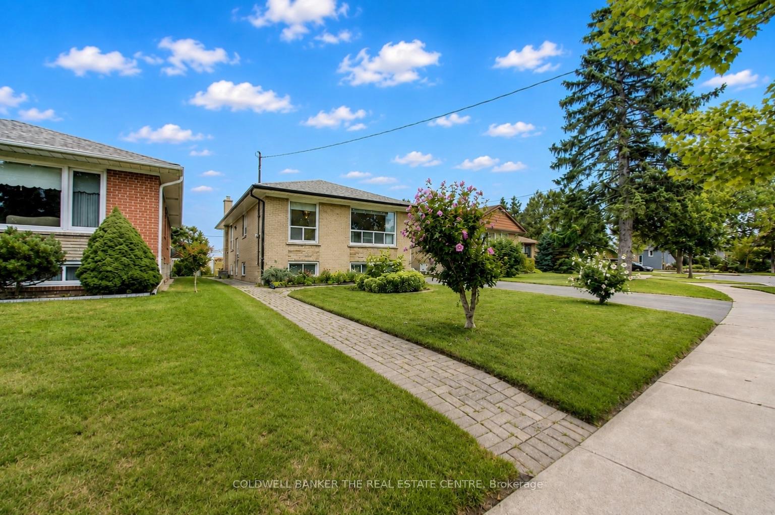 Photo 1 of 33 Danish Crescent, Etobicoke, Eringate-Centennial-West Deane — HOMEH