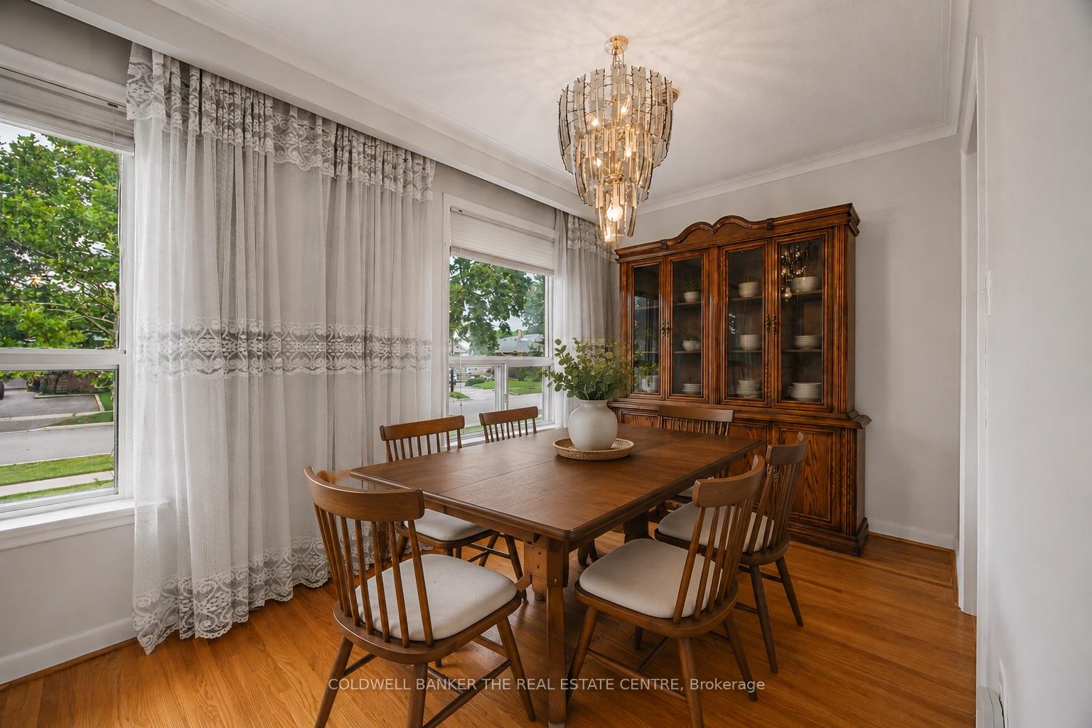 Photo 8 of 33 Danish Crescent, Etobicoke, Eringate-Centennial-West Deane — HOMEH