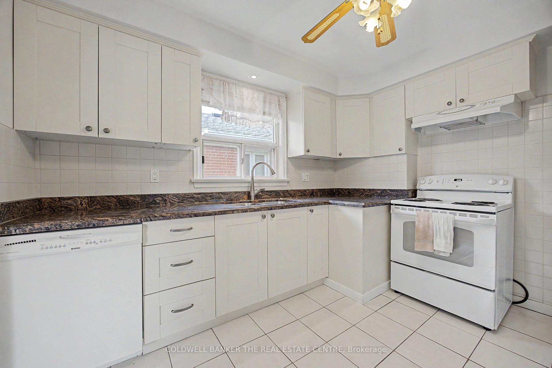 Photo 10 of 33 Danish Crescent, Etobicoke, Eringate-Centennial-West Deane — HOMEH