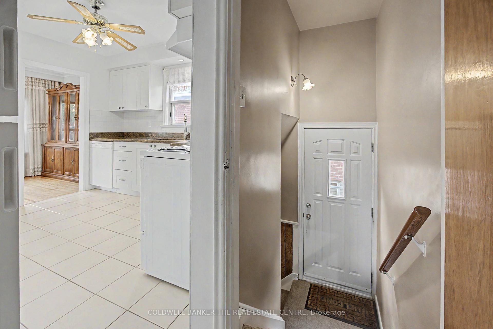 Photo 11 of 33 Danish Crescent, Etobicoke, Eringate-Centennial-West Deane — HOMEH