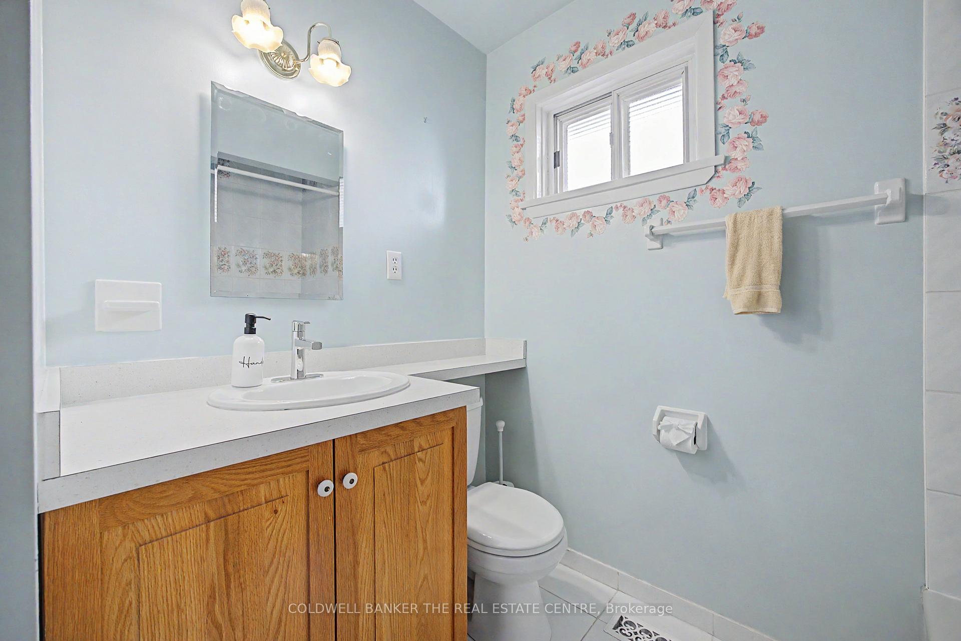 Photo 13 of 33 Danish Crescent, Etobicoke, Eringate-Centennial-West Deane — HOMEH