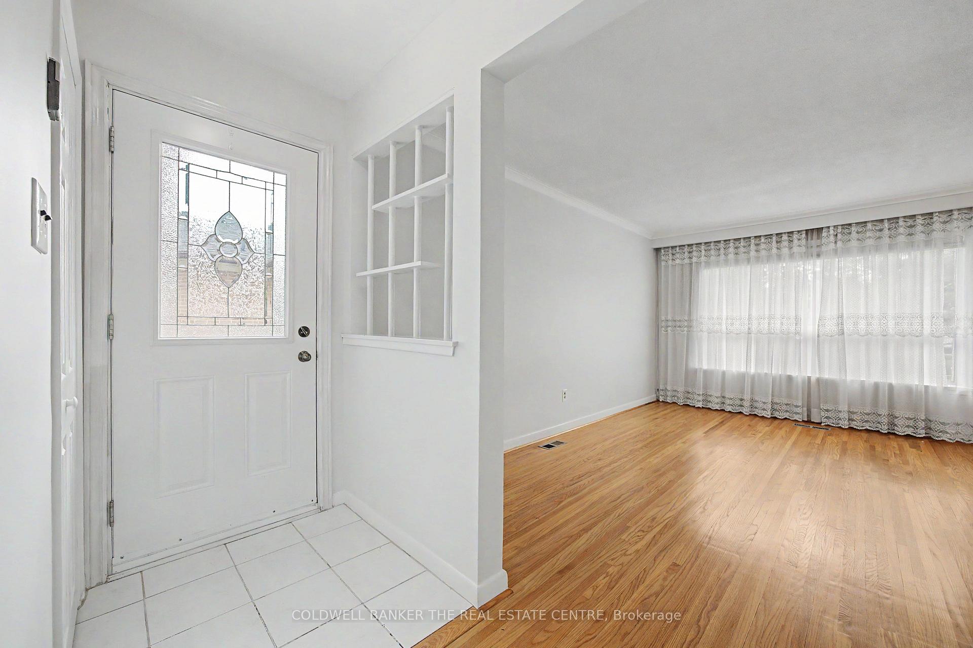 Photo 14 of 33 Danish Crescent, Etobicoke, Eringate-Centennial-West Deane — HOMEH