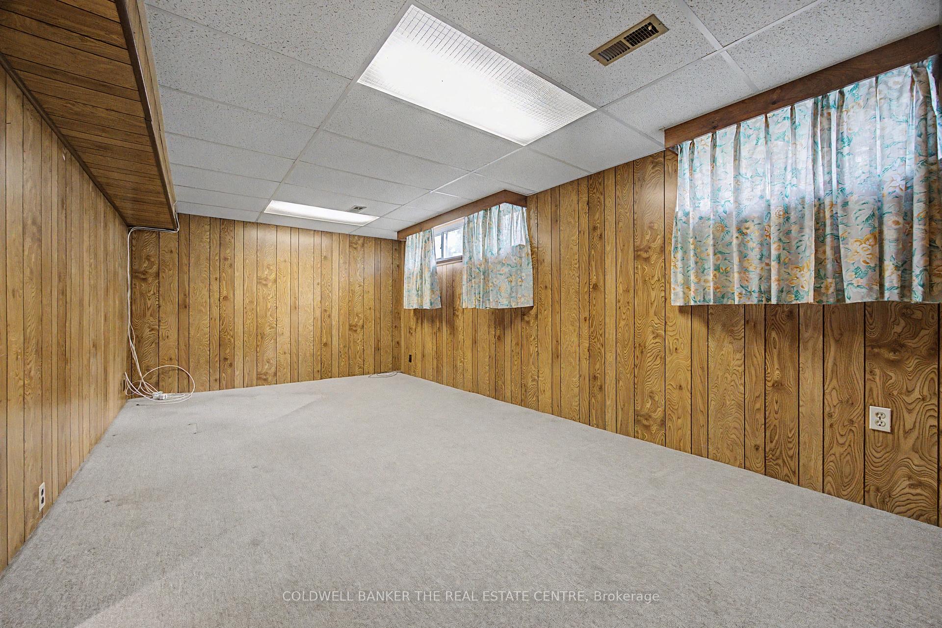 Photo 21 of 33 Danish Crescent, Etobicoke, Eringate-Centennial-West Deane — HOMEH