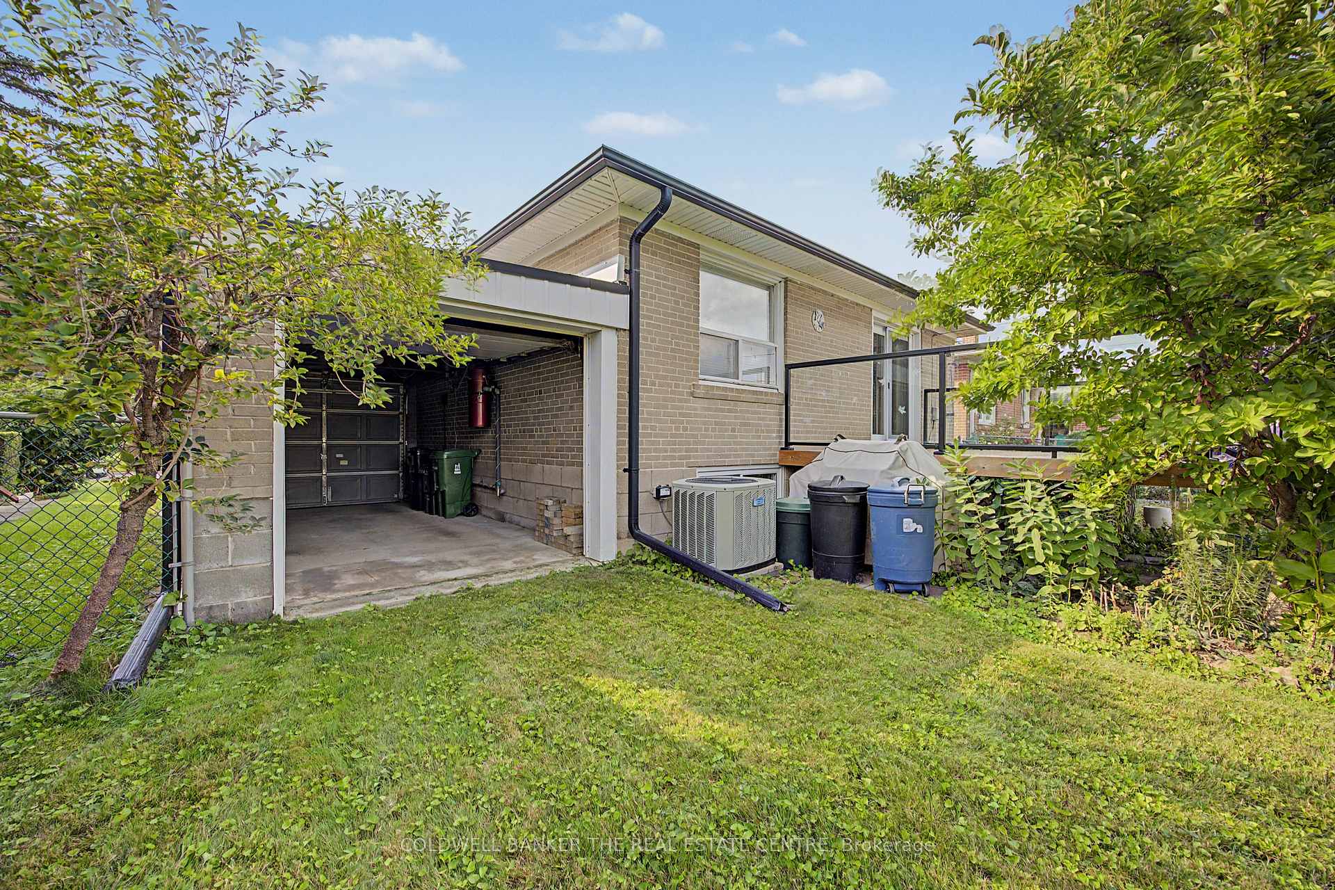 Photo 30 of 33 Danish Crescent, Etobicoke, Eringate-Centennial-West Deane — HOMEH