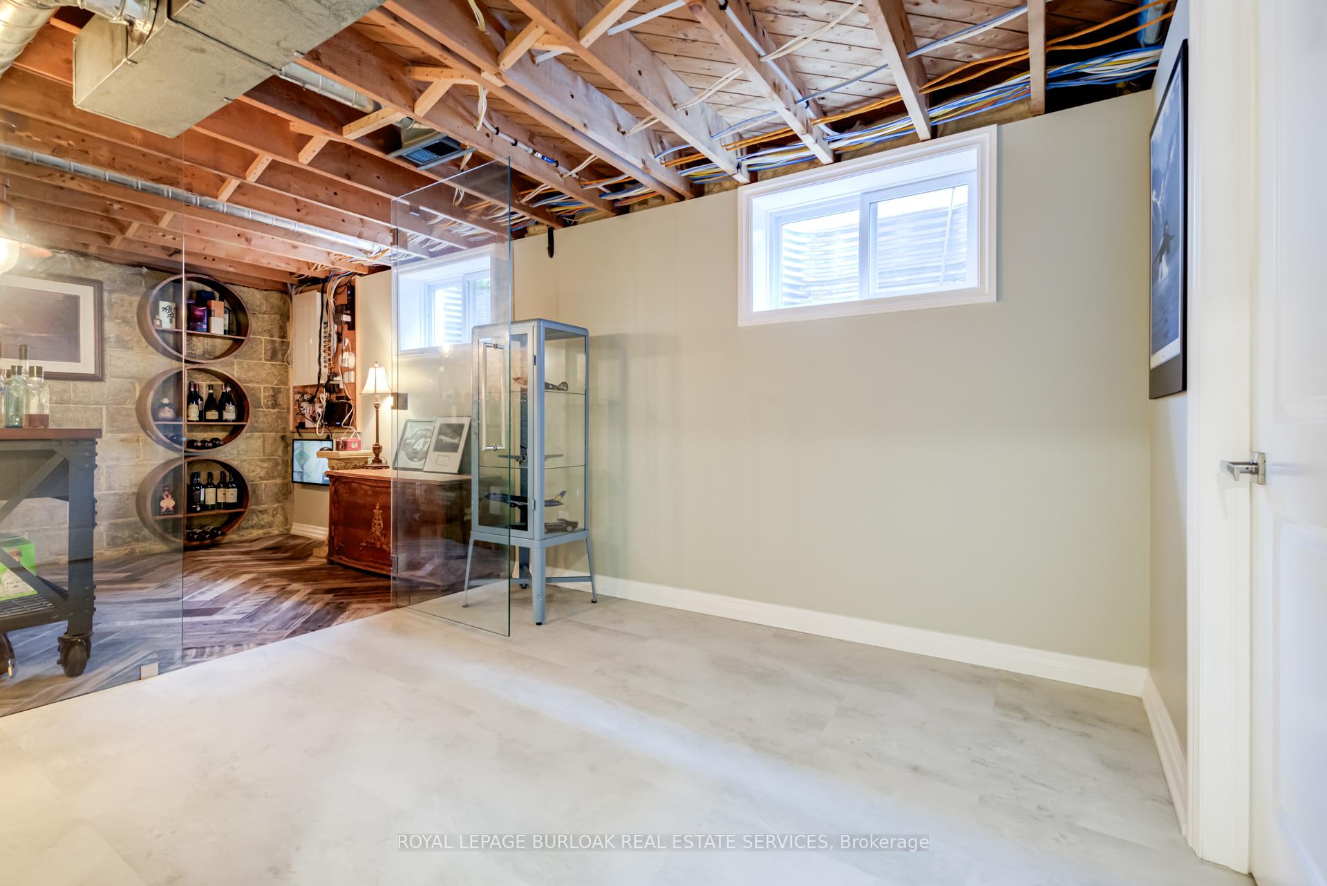 Photo 1 of 313 Silvana Crescent, Burlington, Shoreacres — HOMEH