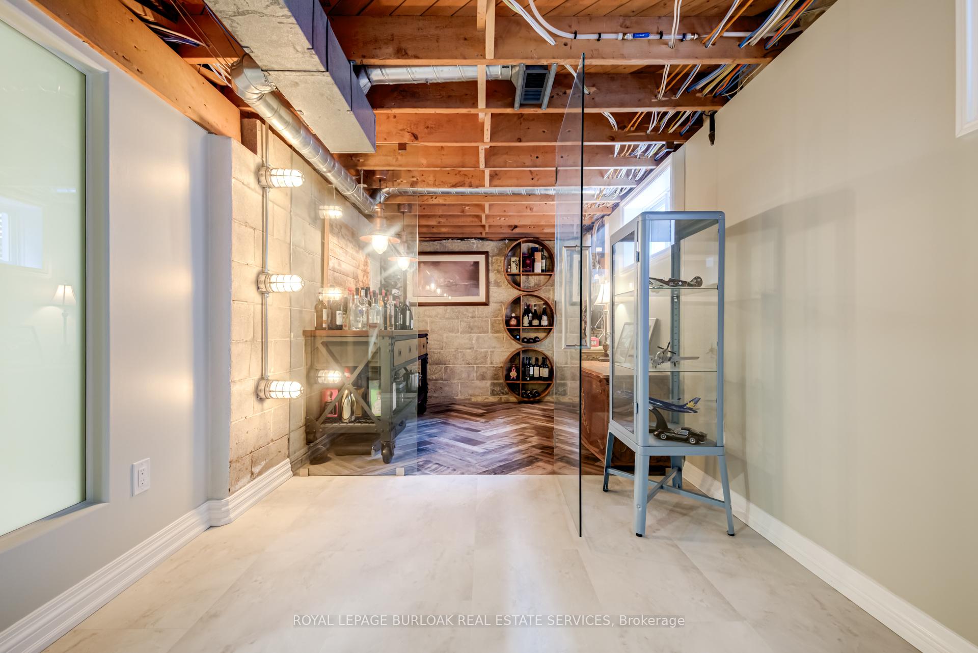 Photo 2 of 313 Silvana Crescent, Burlington, Shoreacres — HOMEH