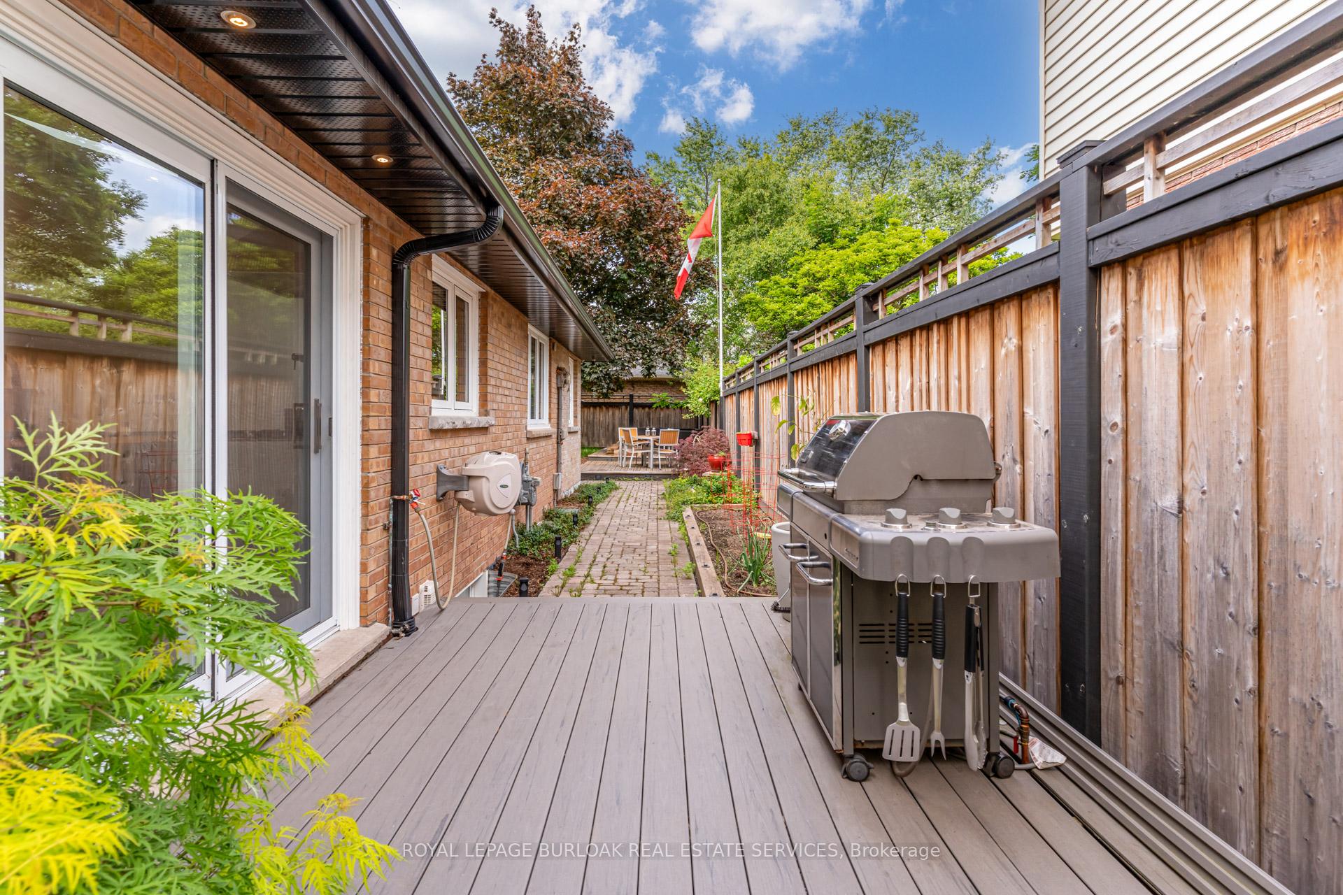 Photo 3 of 313 Silvana Crescent, Burlington, Shoreacres — HOMEH