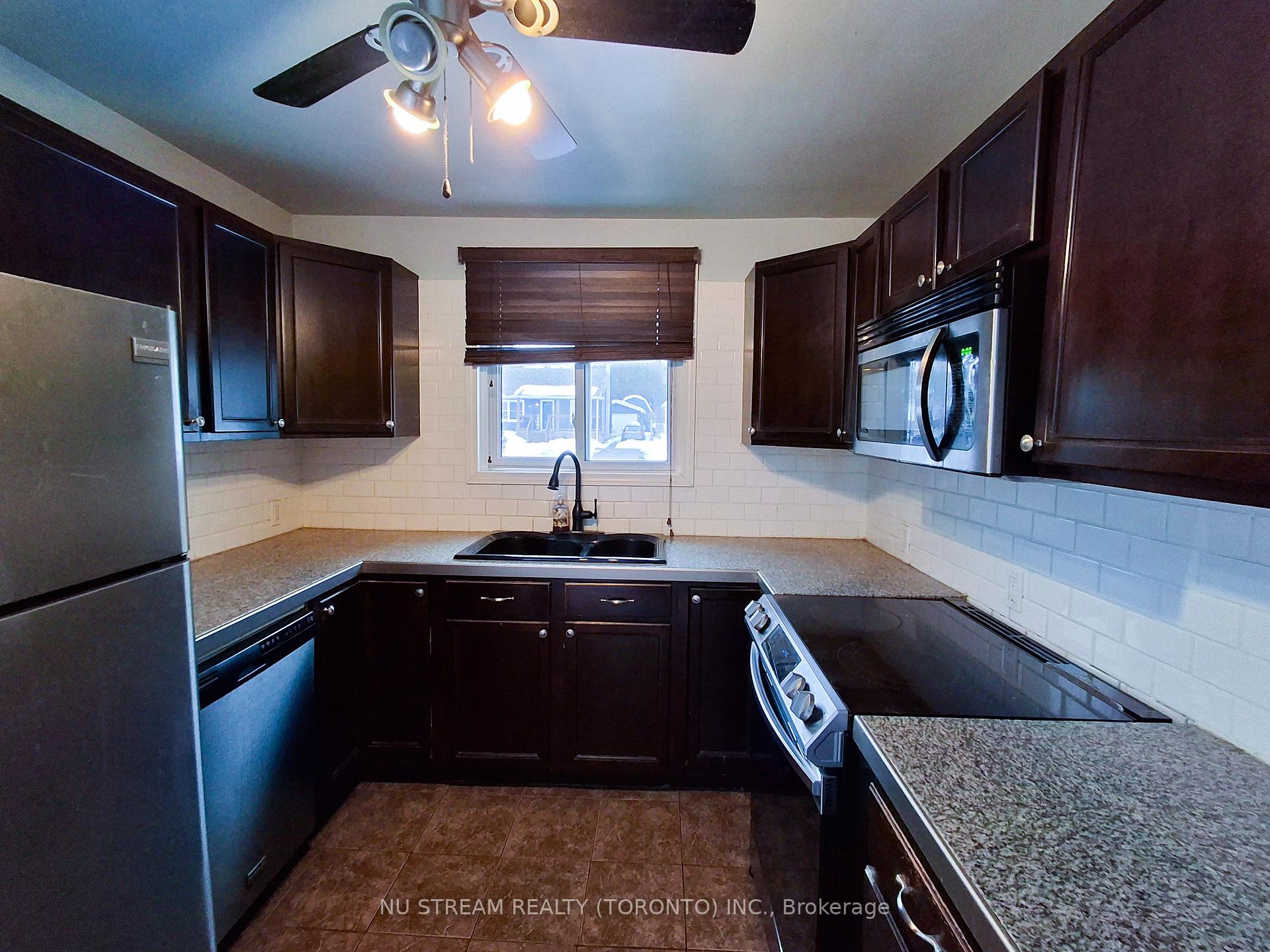 Photo 6 of 610 Stewart Street, Whitby, Blue Grass Meadows — HOMEH