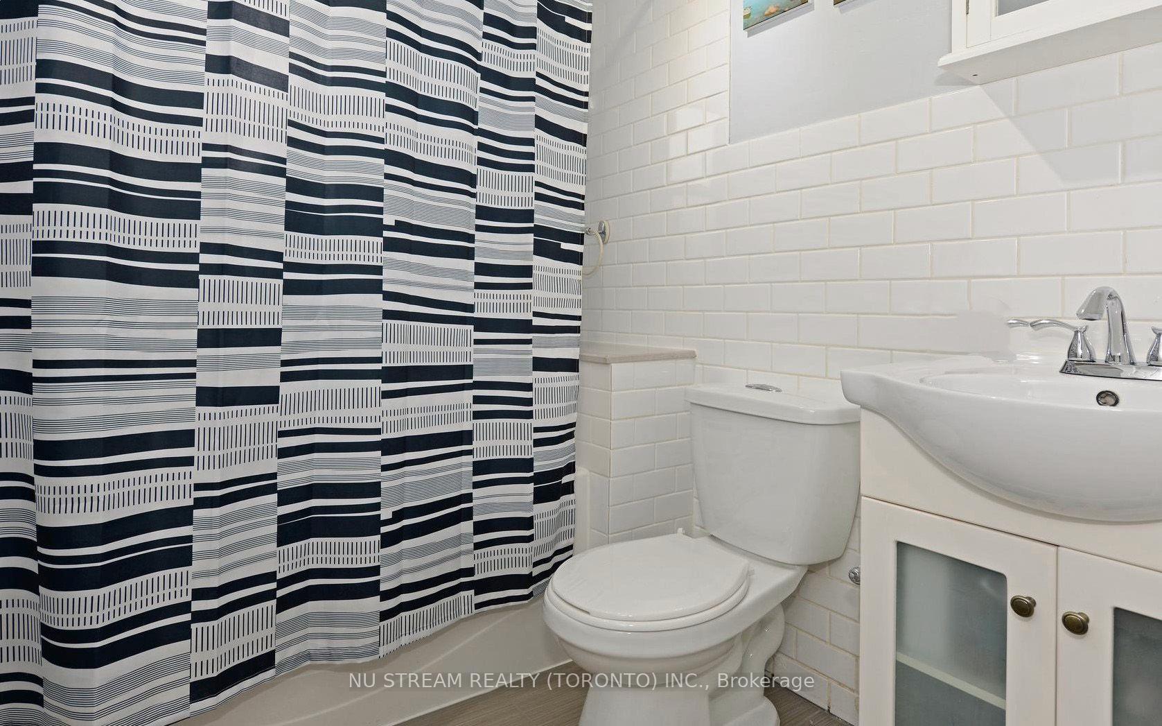 Photo 7 of 610 Stewart Street, Whitby, Blue Grass Meadows — HOMEH