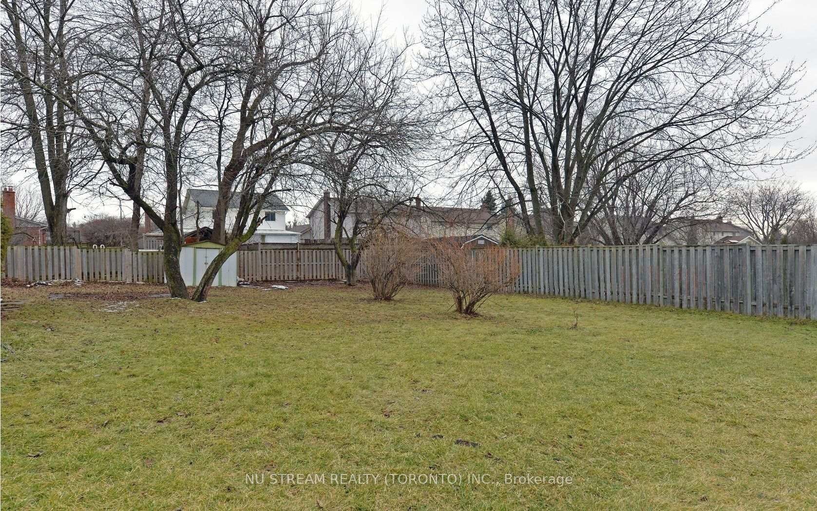 Photo 10 of 610 Stewart Street, Whitby, Blue Grass Meadows — HOMEH
