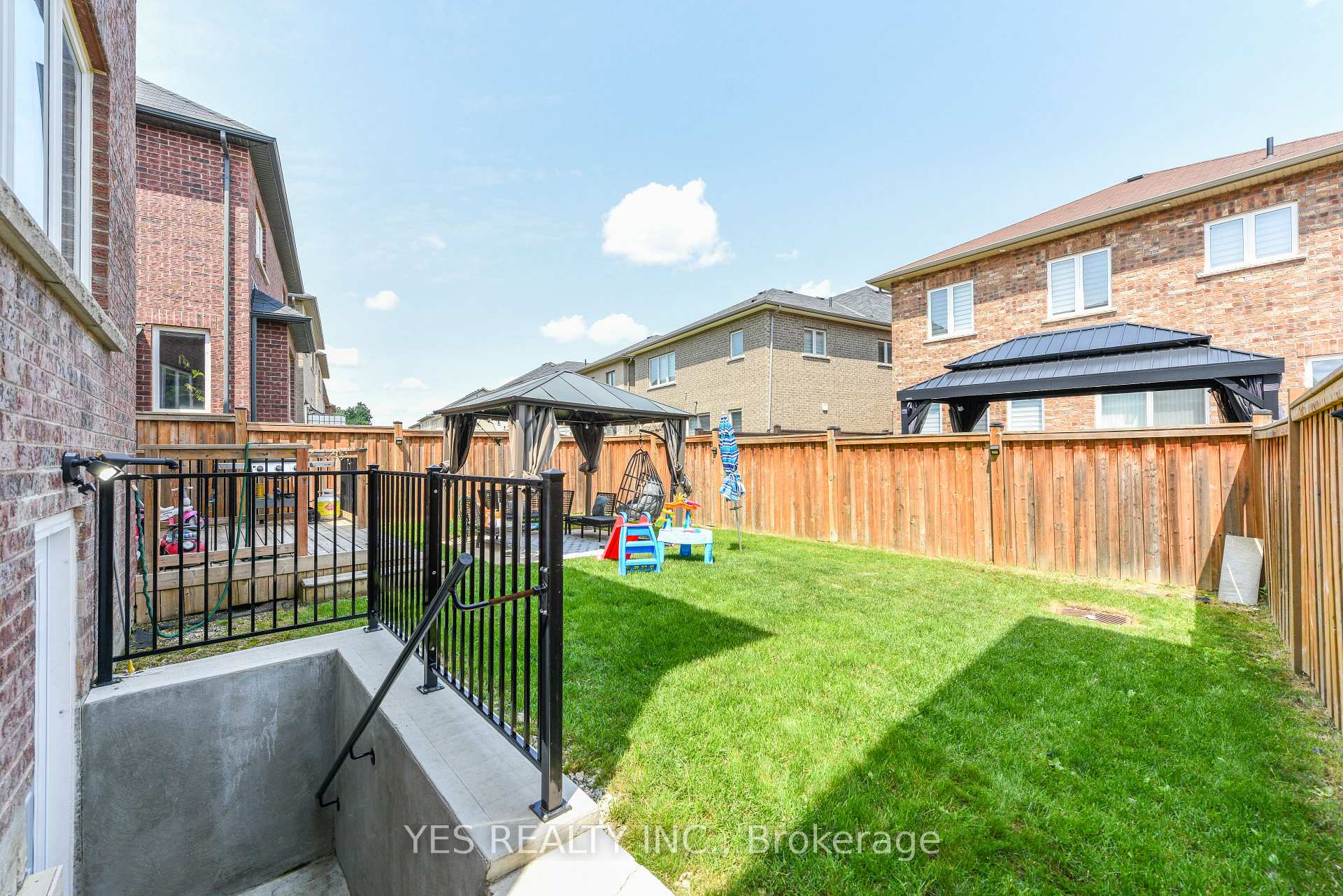 Photo 45 of 10 Masken Circle, Brampton, Northwest Brampton — HOMEH