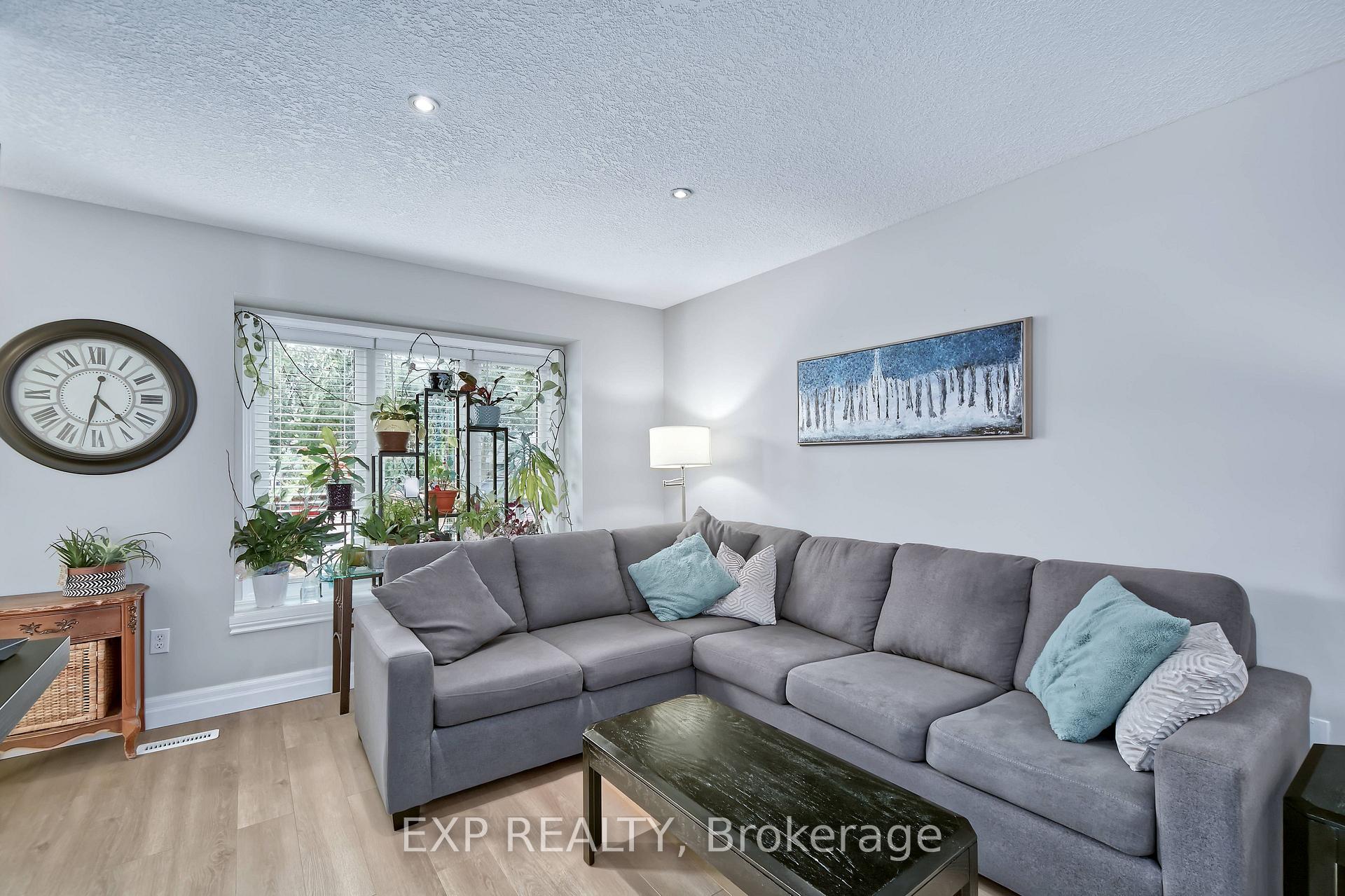 Photo 12 of 321 Simpson Crescent, London, East I — HOMEH