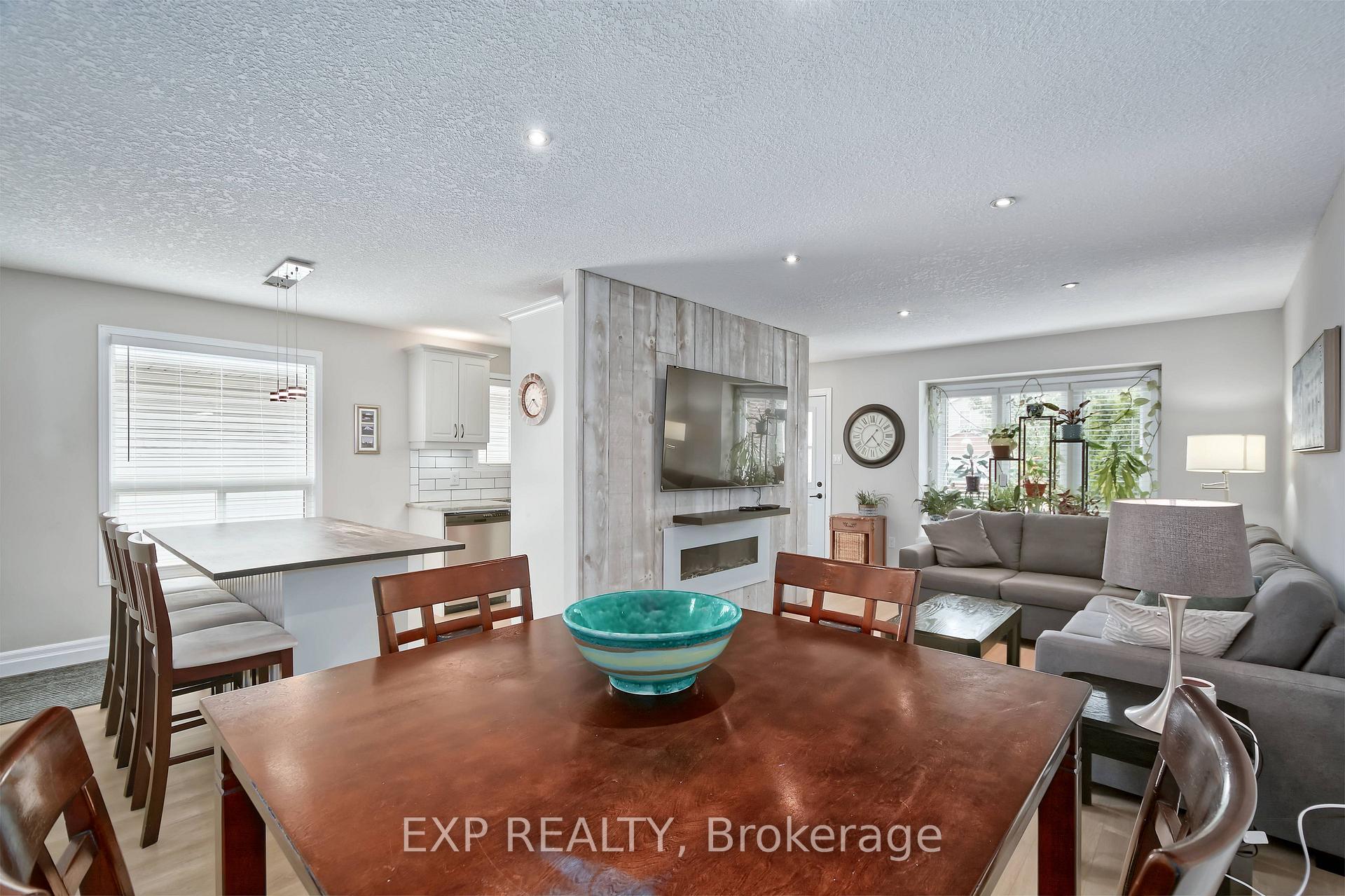 Photo 15 of 321 Simpson Crescent, London, East I — HOMEH