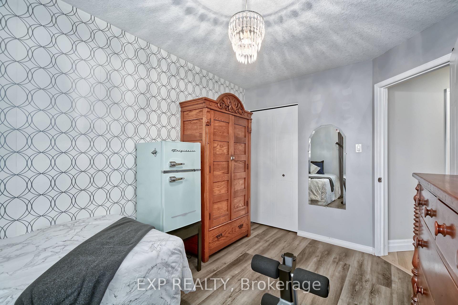 Photo 24 of 321 Simpson Crescent, London, East I — HOMEH