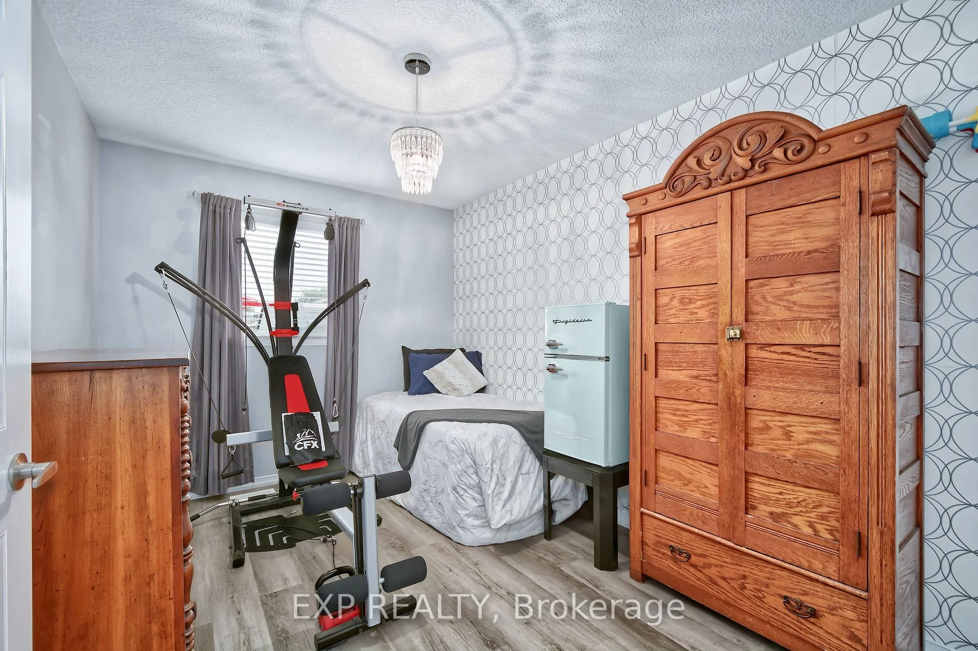 Photo 23 of 321 Simpson Crescent, London, East I — HOMEH