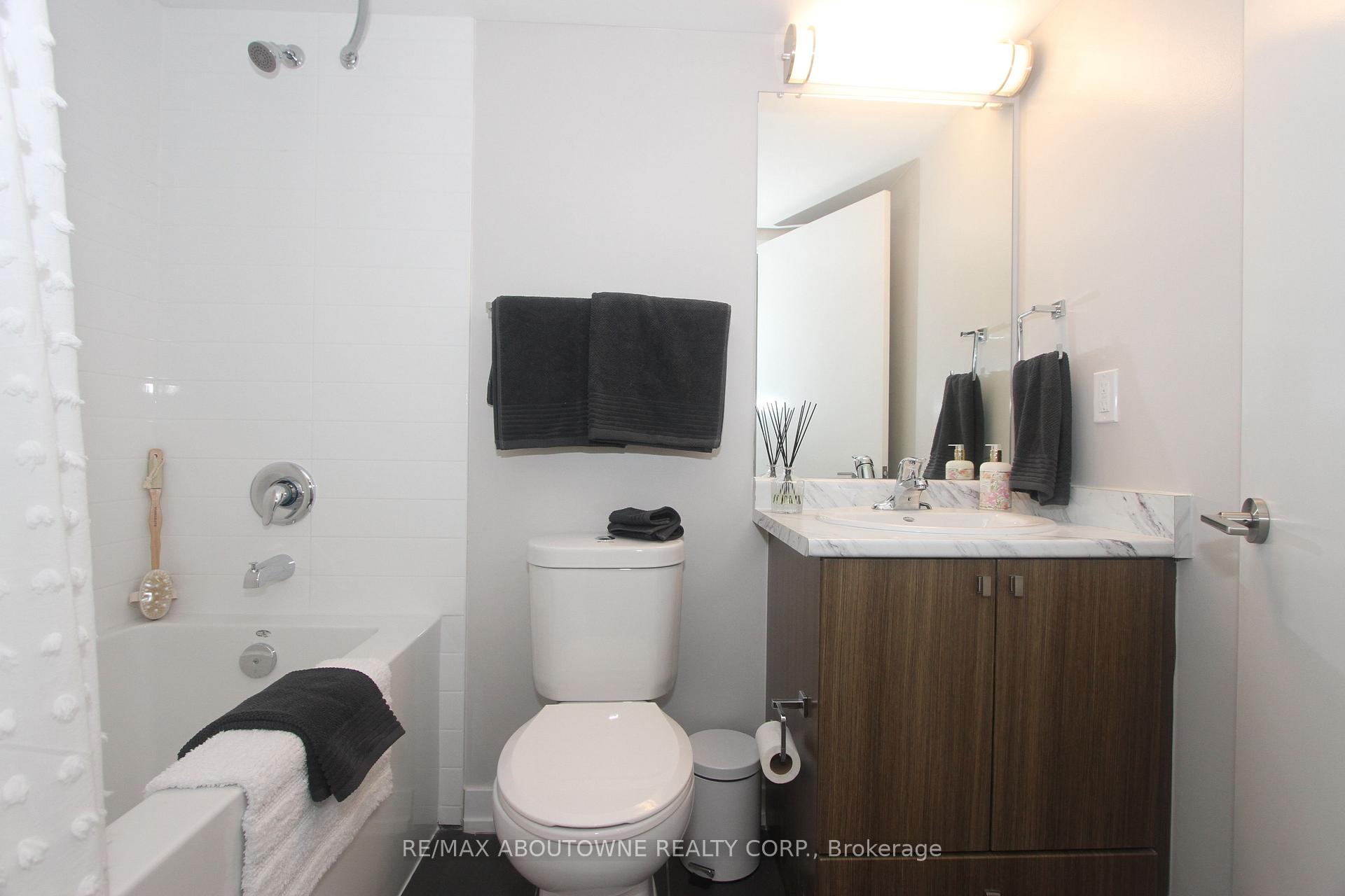 Photo 9 of Unit 3207, 561 Sherbourne Street, Toronto, North St. James Town — HOMEH