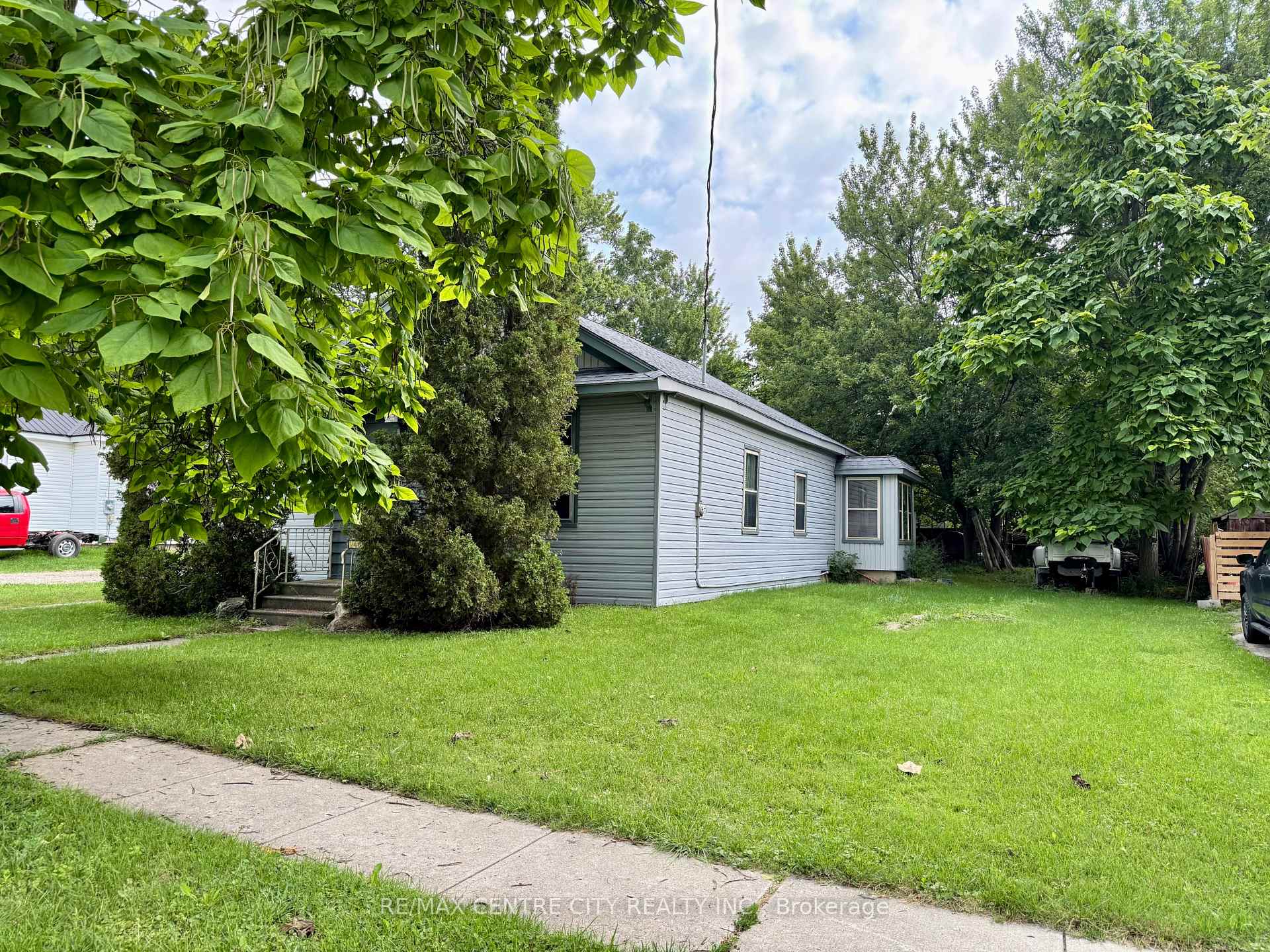 Photo 4 of 240 King Street, Lucan Biddulph, Granton — HOMEH