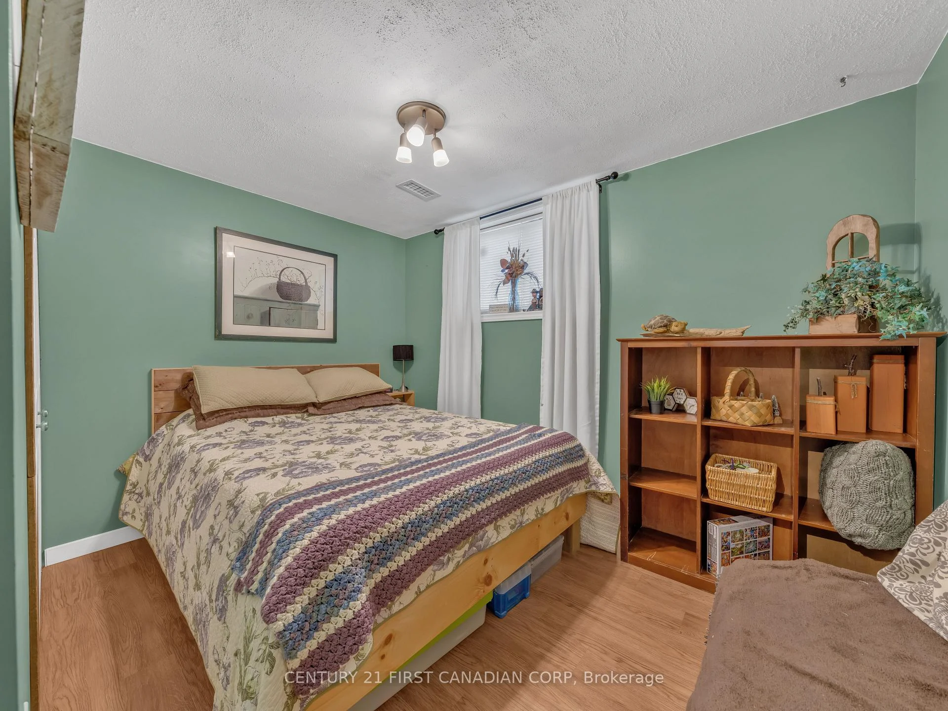 Photo 37 of 14 Alayne Crescent, London, South X — HOMEH