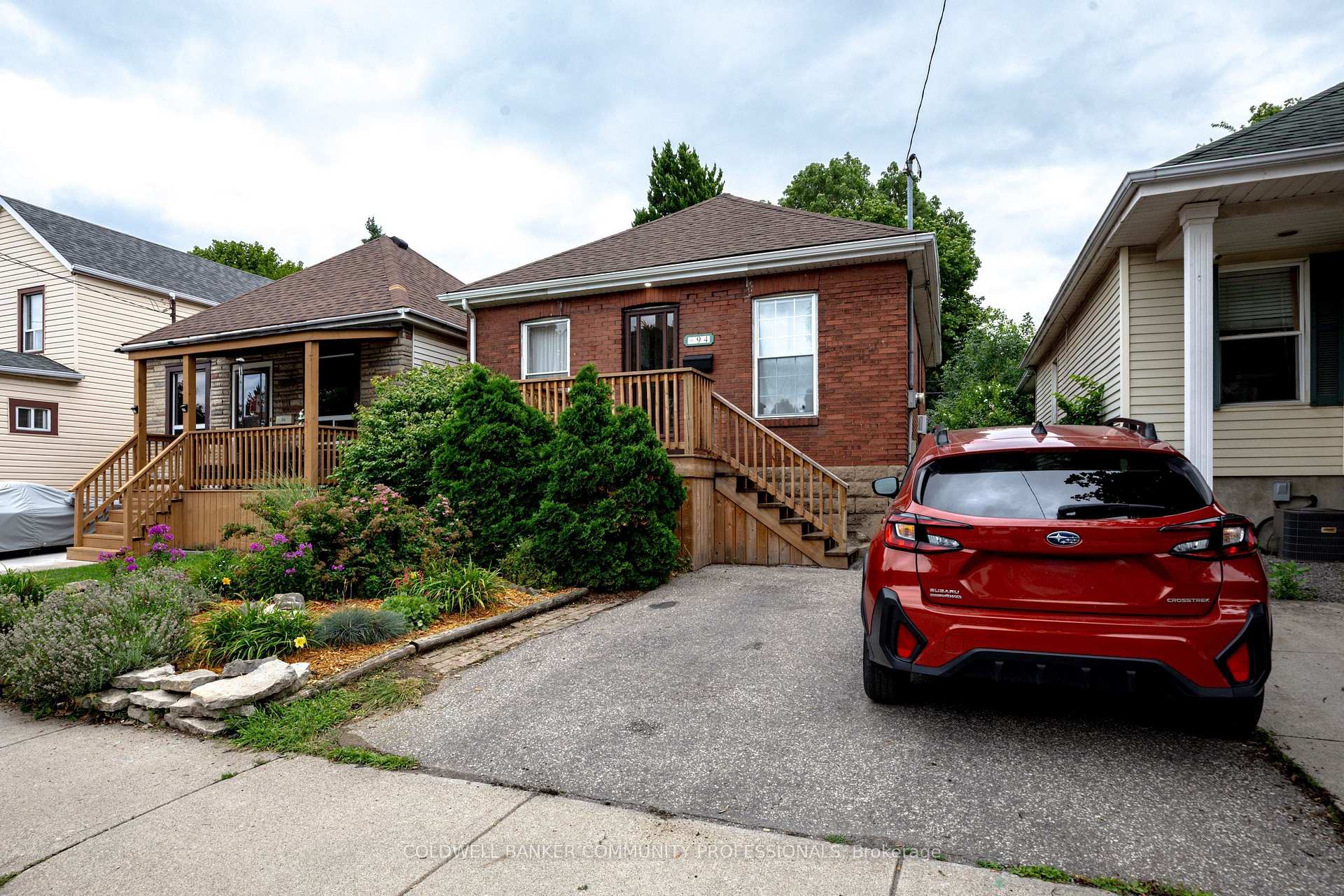 Photo 1 of 94 Edgemont Street N, Hamilton, Crown Point — HOMEH