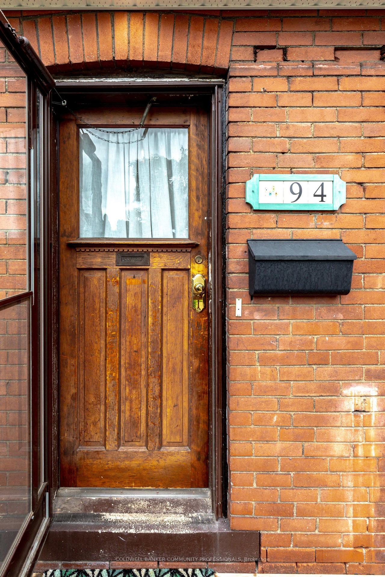 Photo 4 of 94 Edgemont Street N, Hamilton, Crown Point — HOMEH