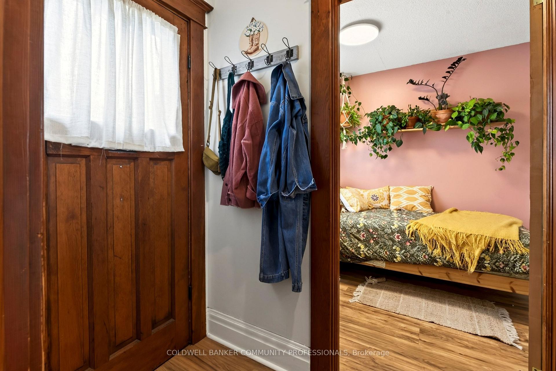 Photo 7 of 94 Edgemont Street N, Hamilton, Crown Point — HOMEH