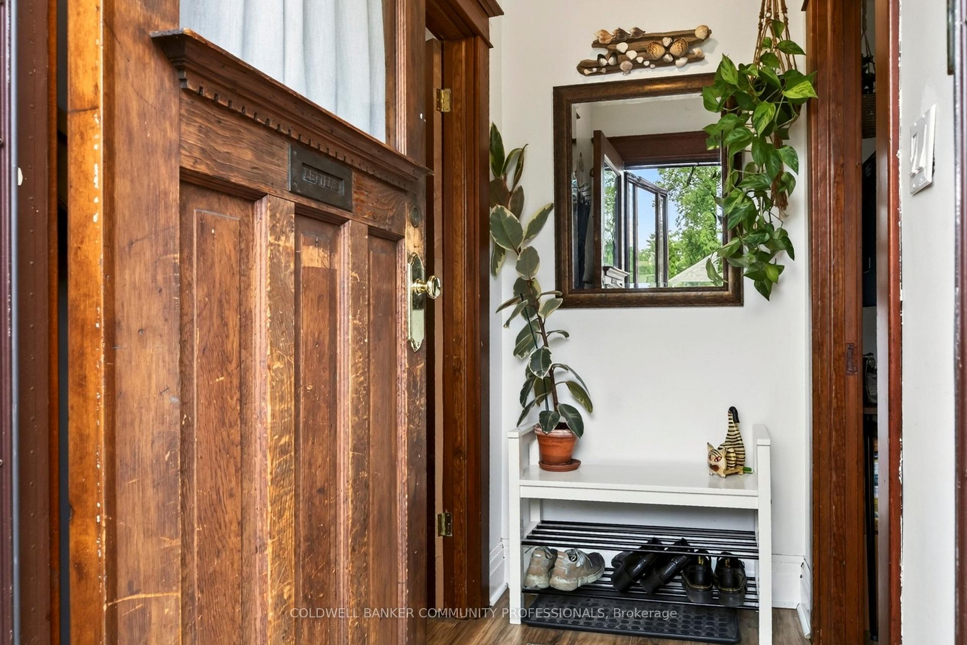 Photo 8 of 94 Edgemont Street N, Hamilton, Crown Point — HOMEH